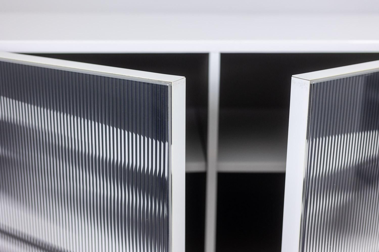 20ième siècle Roche Bobois. Buffet cinétique noir et blanc. 1990s. en vente