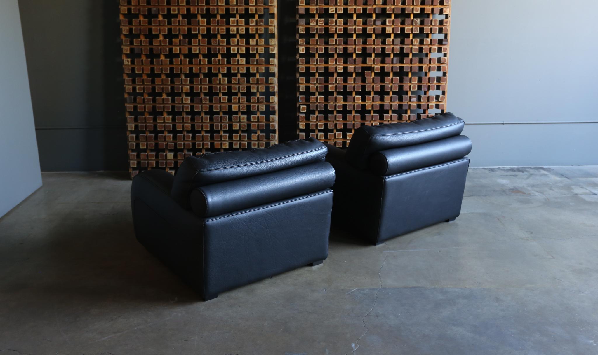 Roche Bobois Black Pebble Leather Lounge Chairs, circa 1990 9