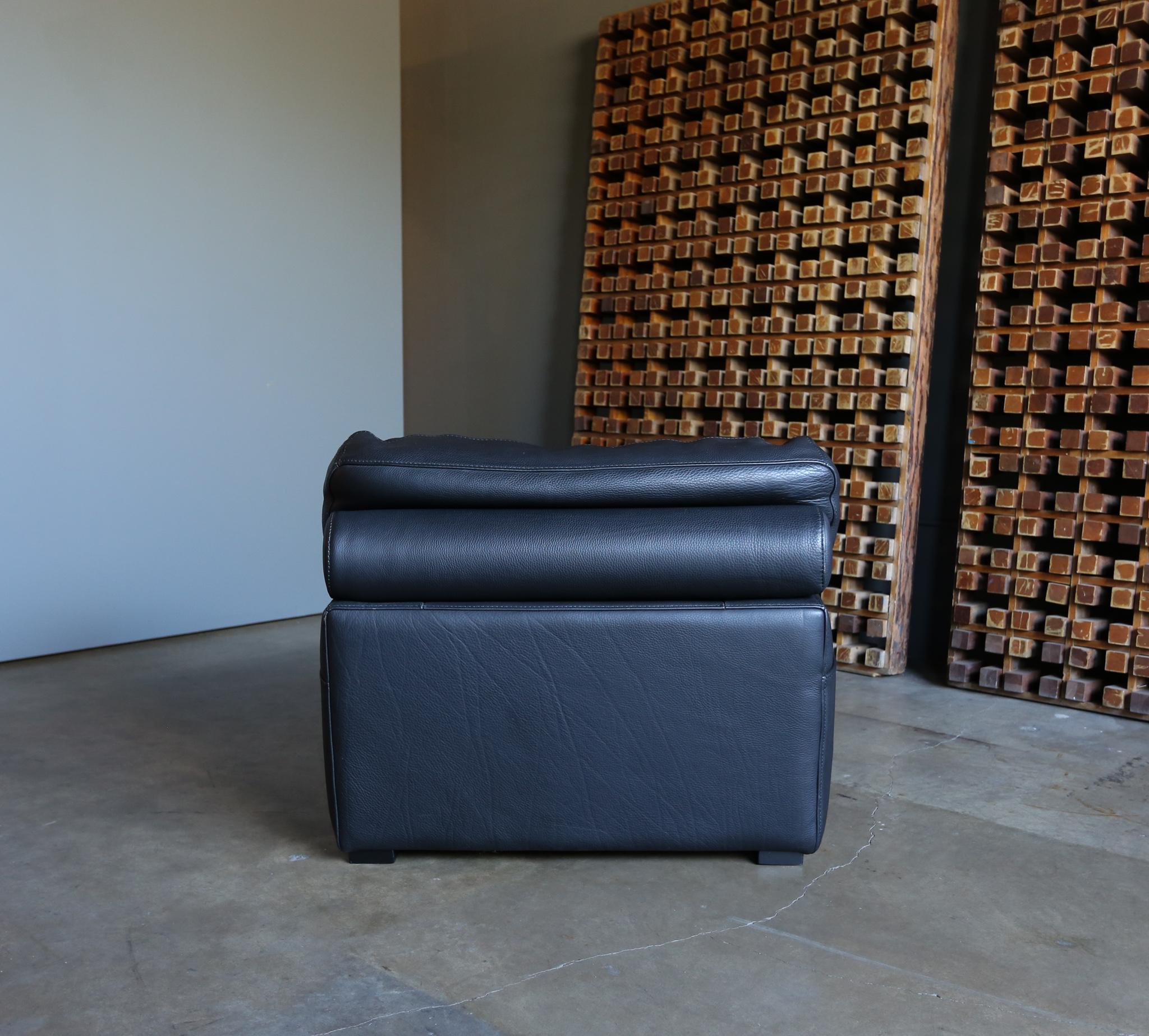 Roche Bobois Black Pebble Leather Lounge Chairs, circa 1990 10