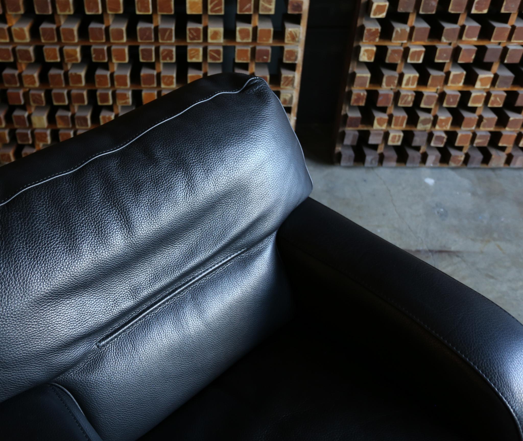 Roche Bobois Black Pebble Leather Lounge Chairs, circa 1990 2