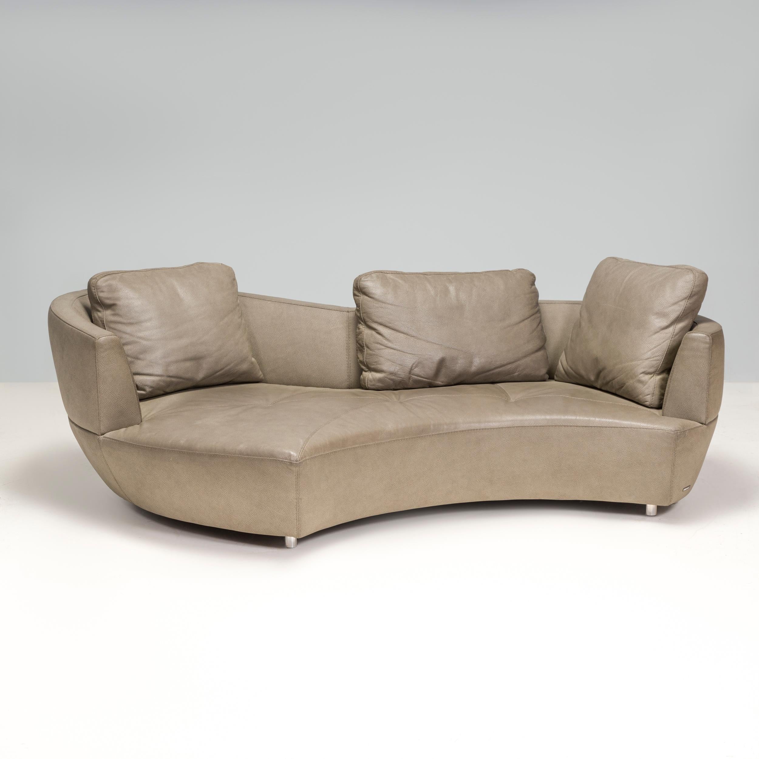 Designed by Gabriele Assmann & Alfred Kleene for Roche Bobois, the Digital sofa perfectly balances comfort with elegant modern design.

These comfortable sofas have a very unique shape that creates a variety of seating depths. At the ends, the back