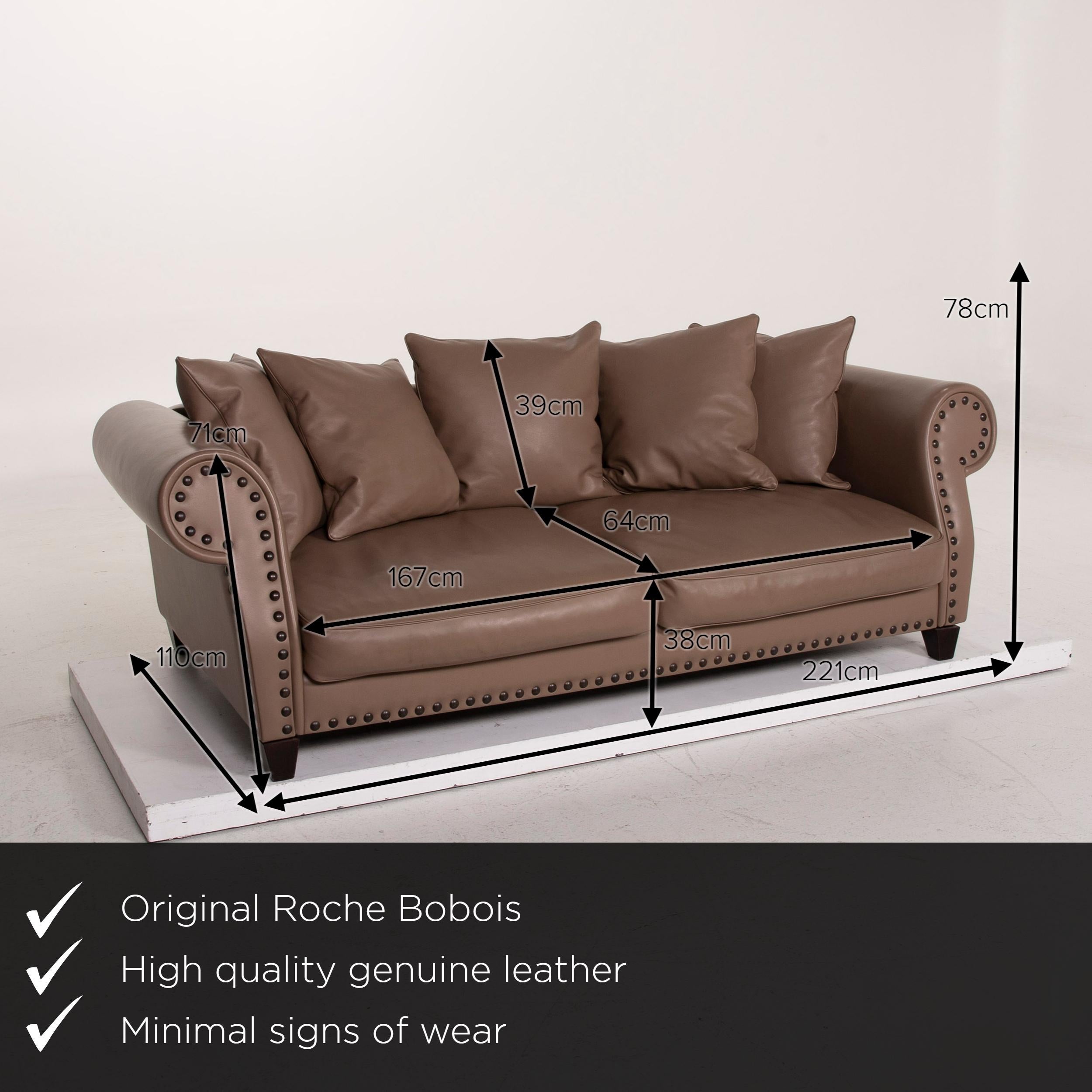 We present to you a Roche Bobois Chester chic leather sofa brown three-seat.
  
 

 Product measurements in centimeters:
 

Depth 110
Width 221
Height 78
Seat height 38
Rest height 71
Seat depth 64
Seat width 167
Back height 39.
