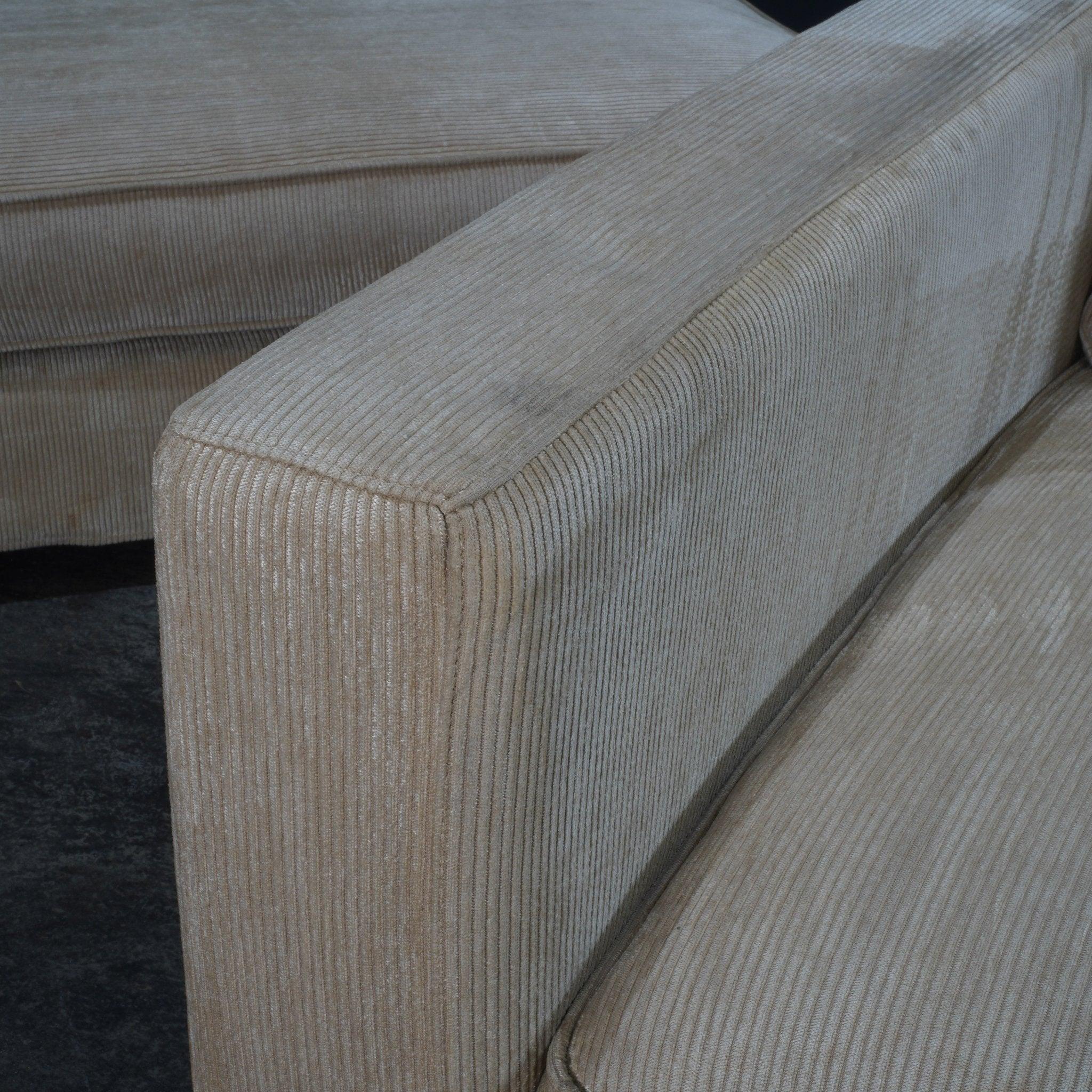 Roche Bobois Cremefarbener Cord-Sessel und Fußhocker im Angebot 5