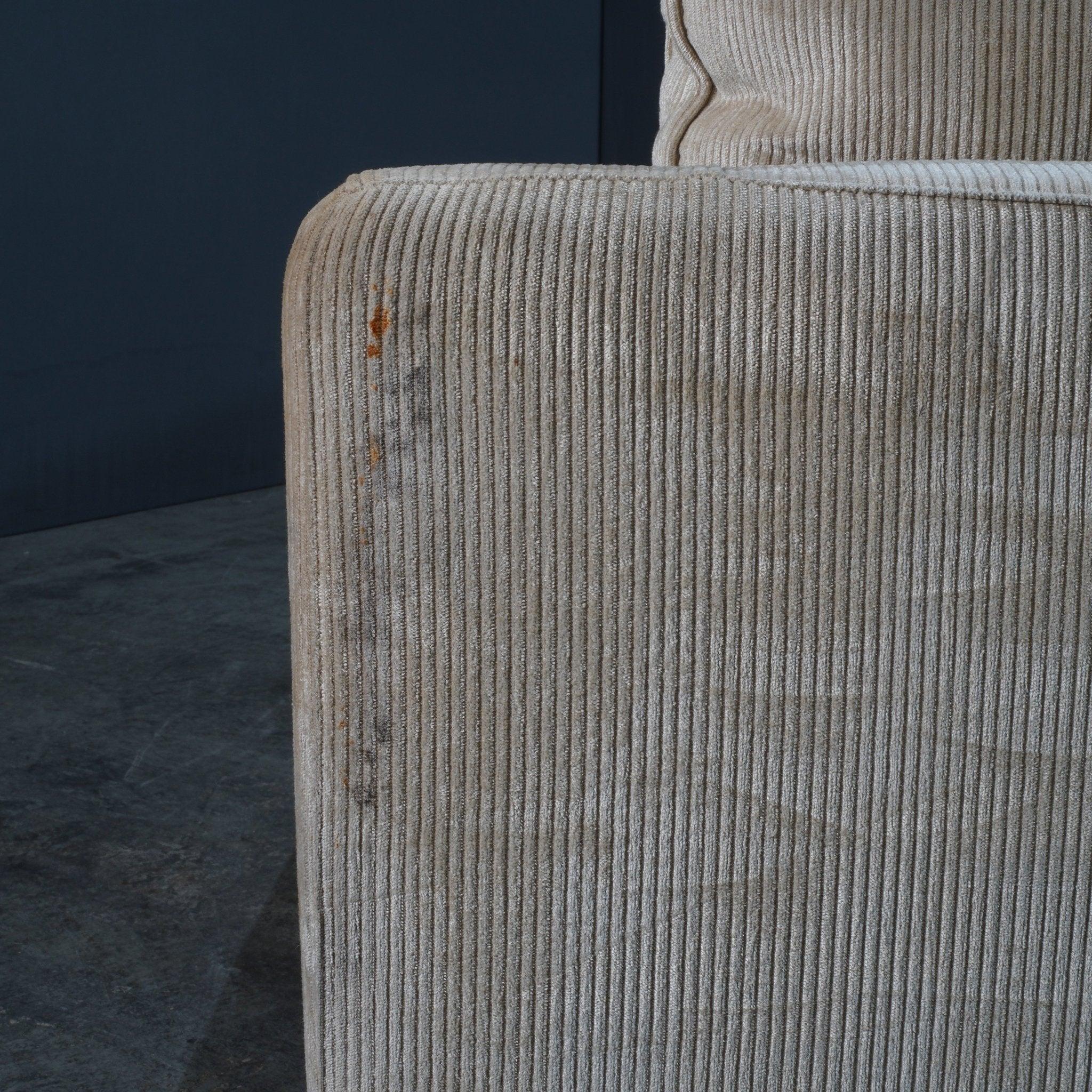 Roche Bobois Cremefarbener Cord-Sessel und Fußhocker im Angebot 2