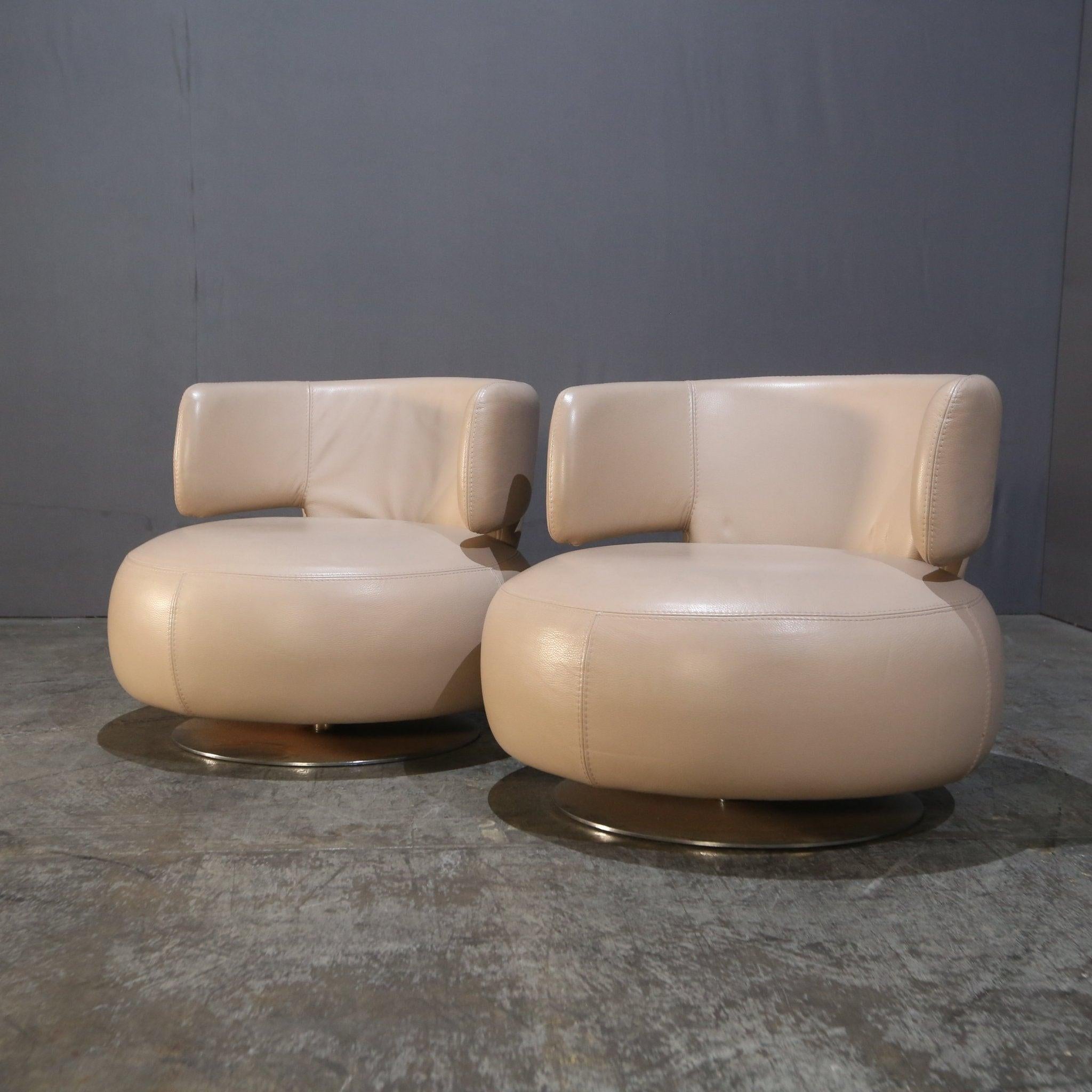 Roche Bobois Cremefarbener geschwungener Drehsessel aus Leder Curl - Nur ein einziger verfügbar (Metall) im Angebot