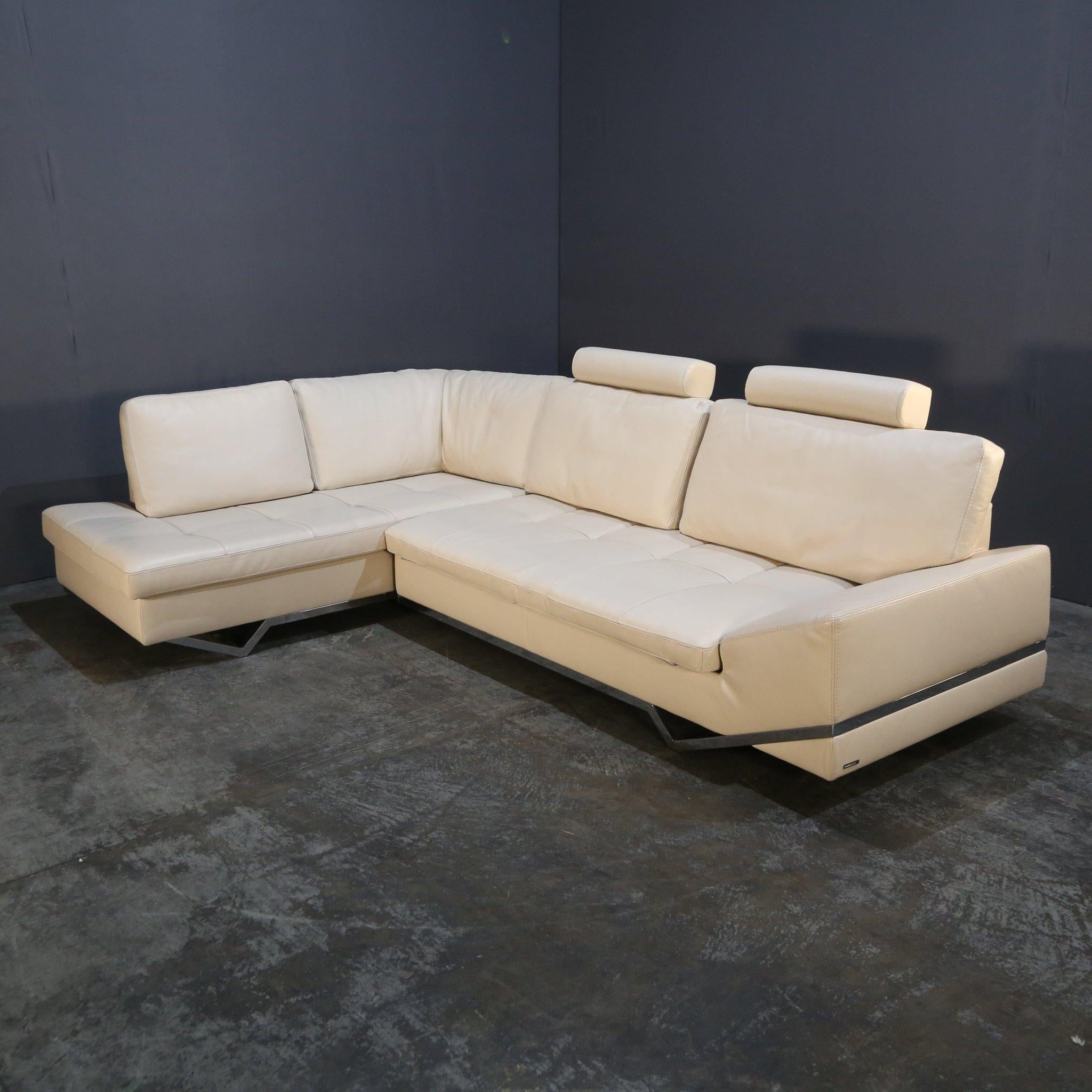 Roche Bobois Sofá seccional de piel color crema en venta 5