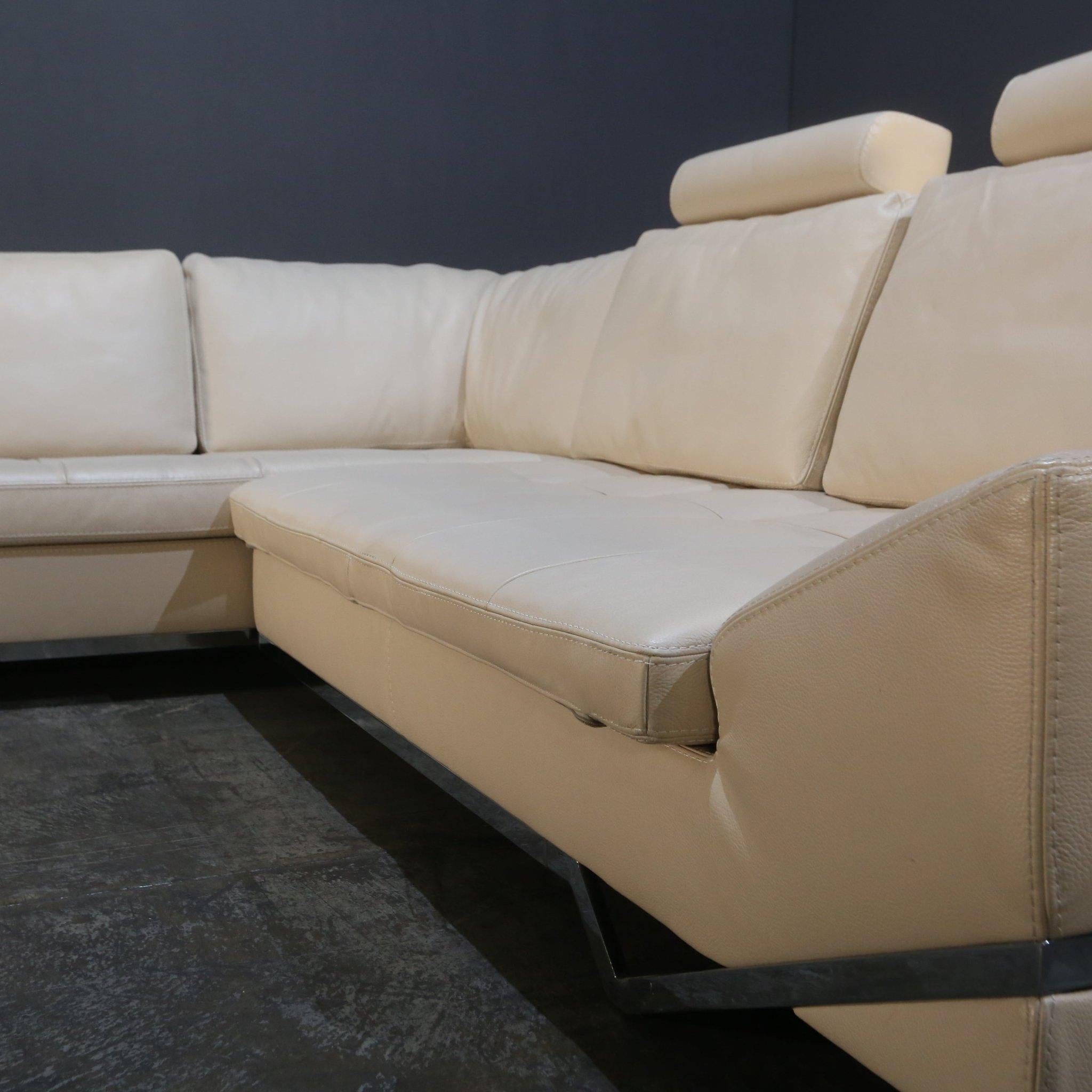 Roche Bobois Sofá seccional de piel color crema Moderno en venta