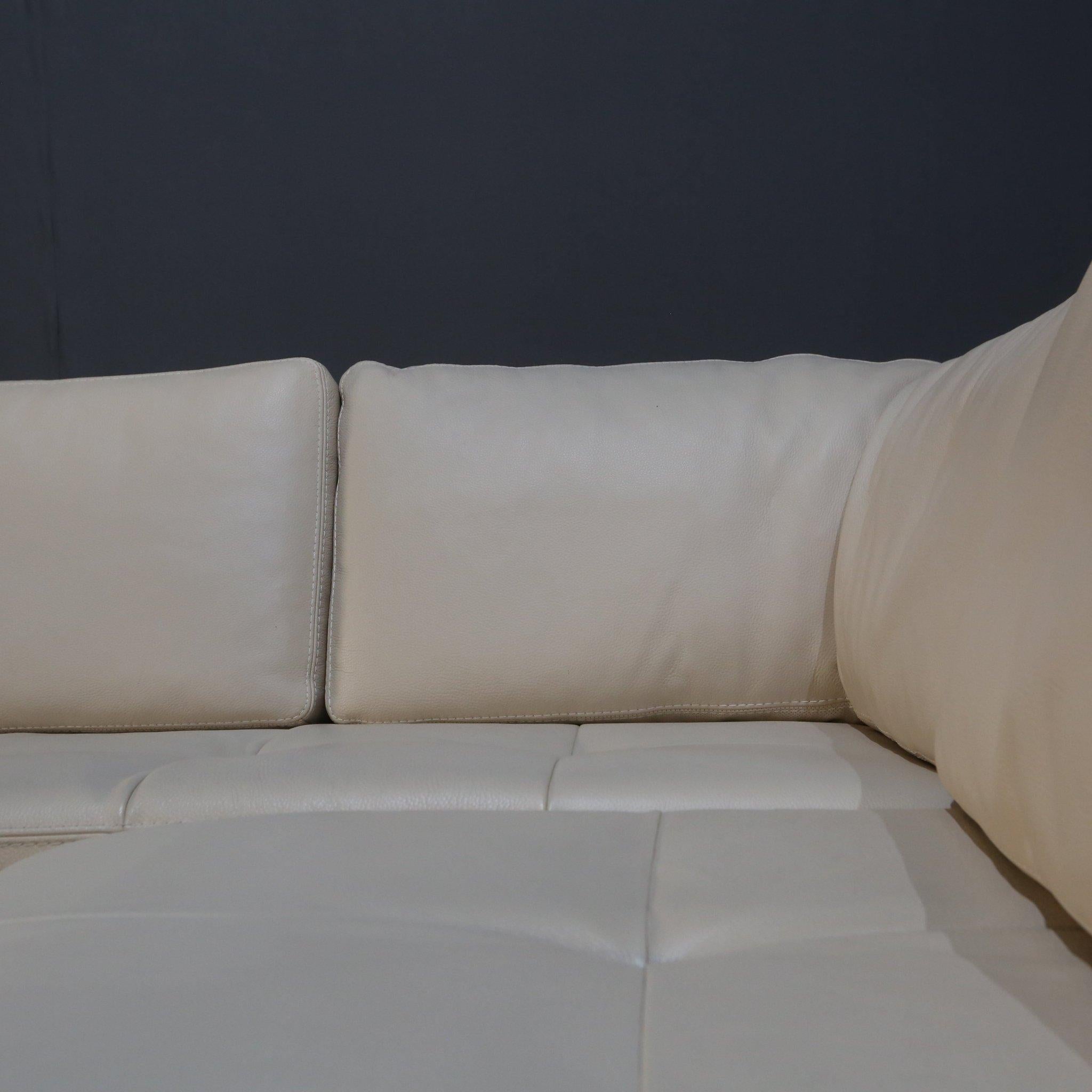 Roche Bobois Sofá seccional de piel color crema Cuero en venta