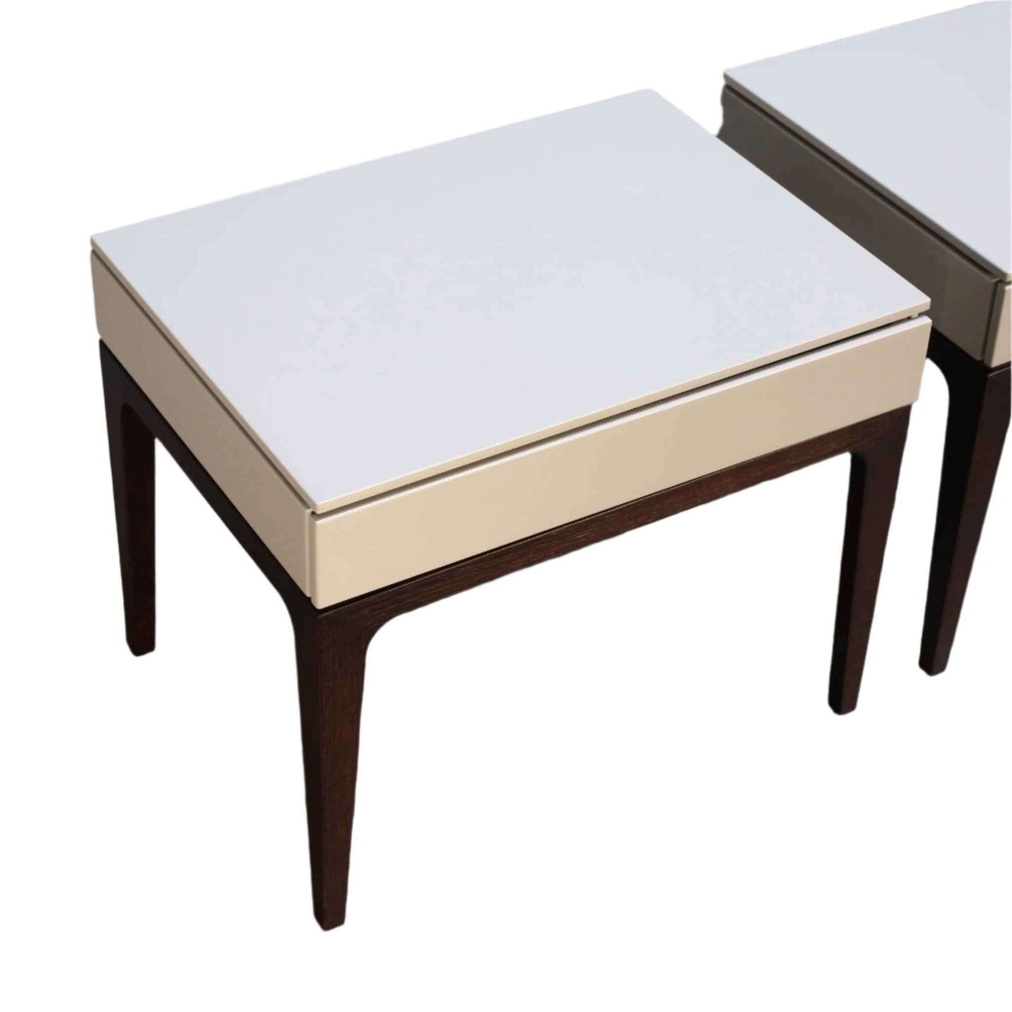 Français Table de chevet Devom de Roche Bobois par Sandra Demuth