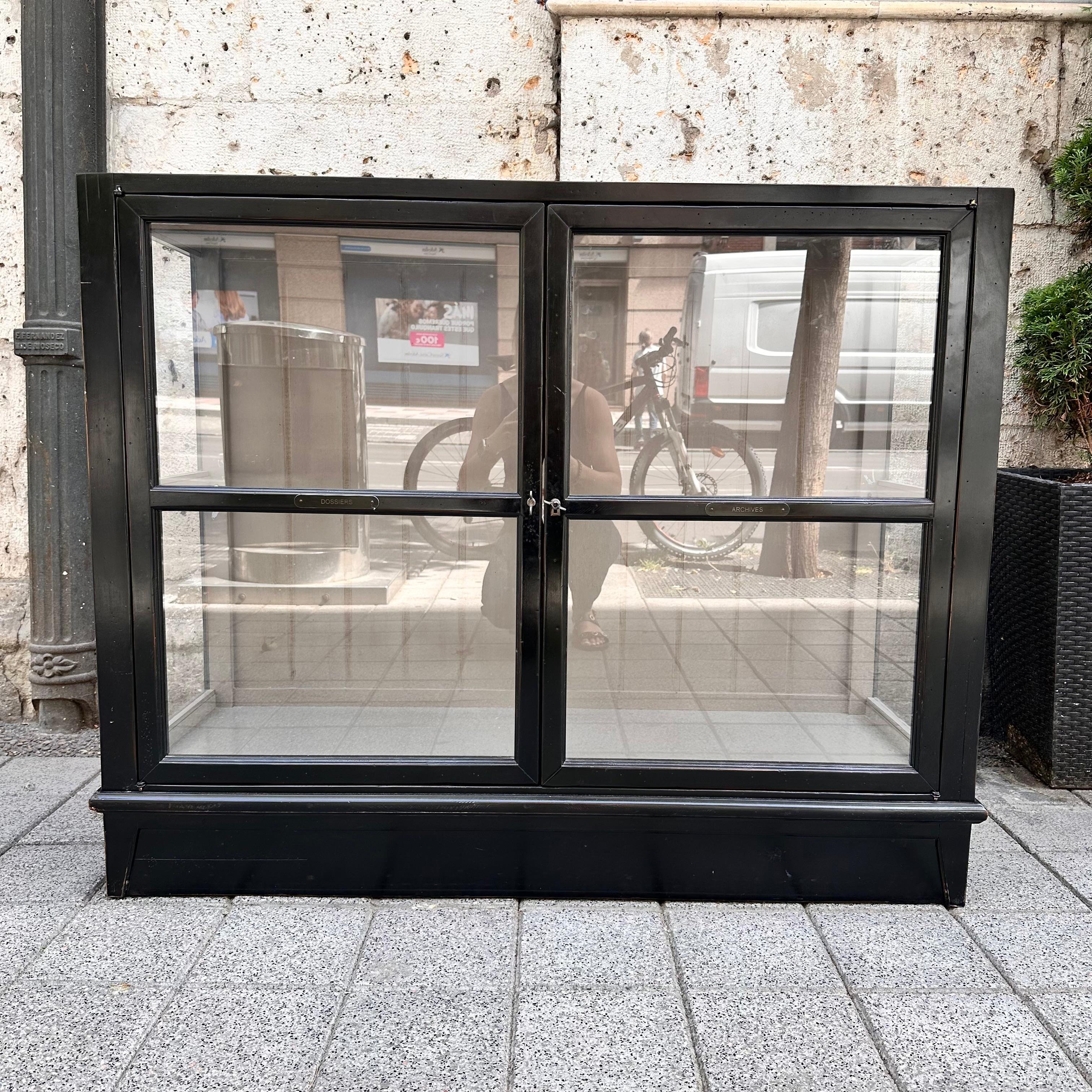 Roche Bobois France, Black display case/architect library “Architecte For Sale 7