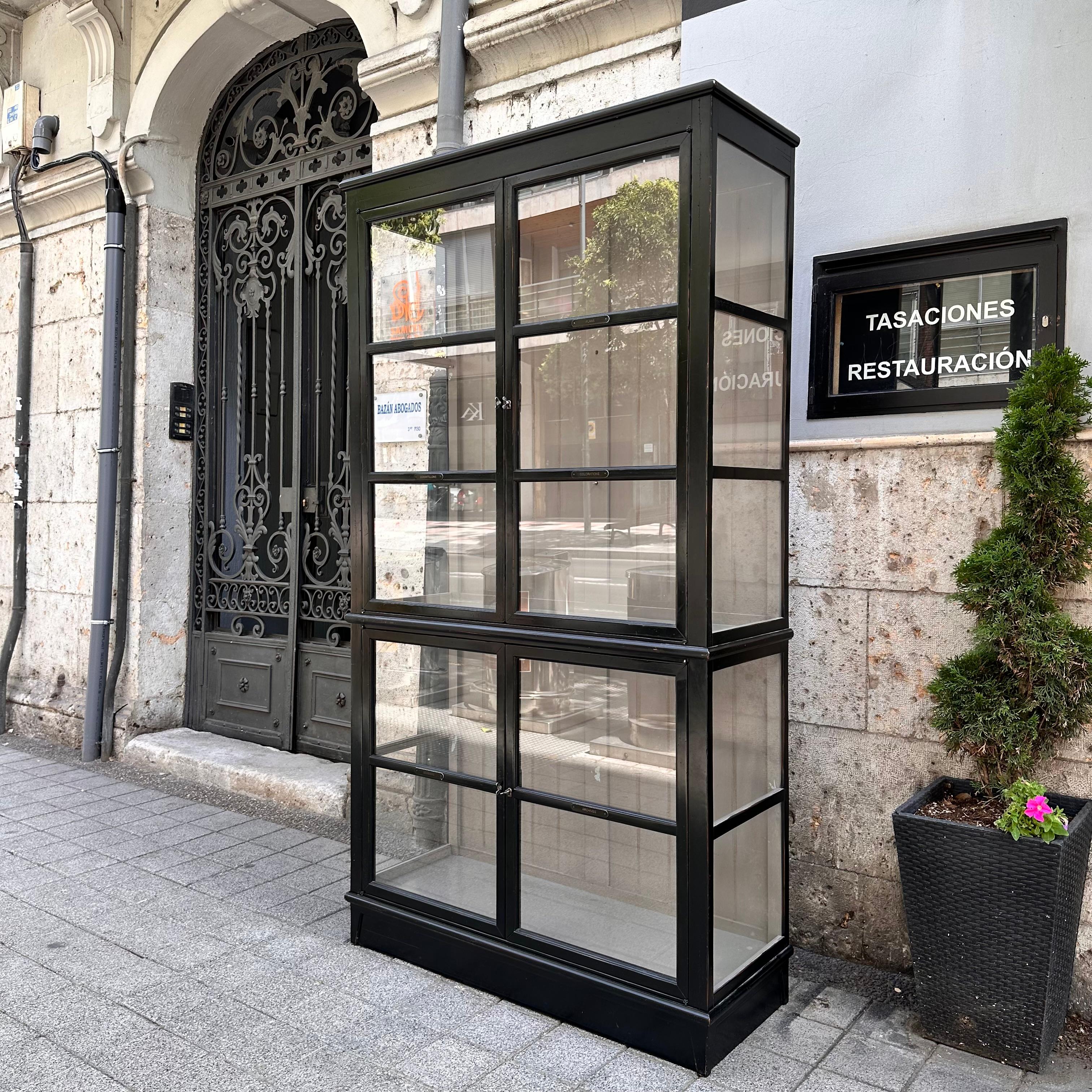 Roche Bobois France, Black display case/architect library “Architecte For Sale 1