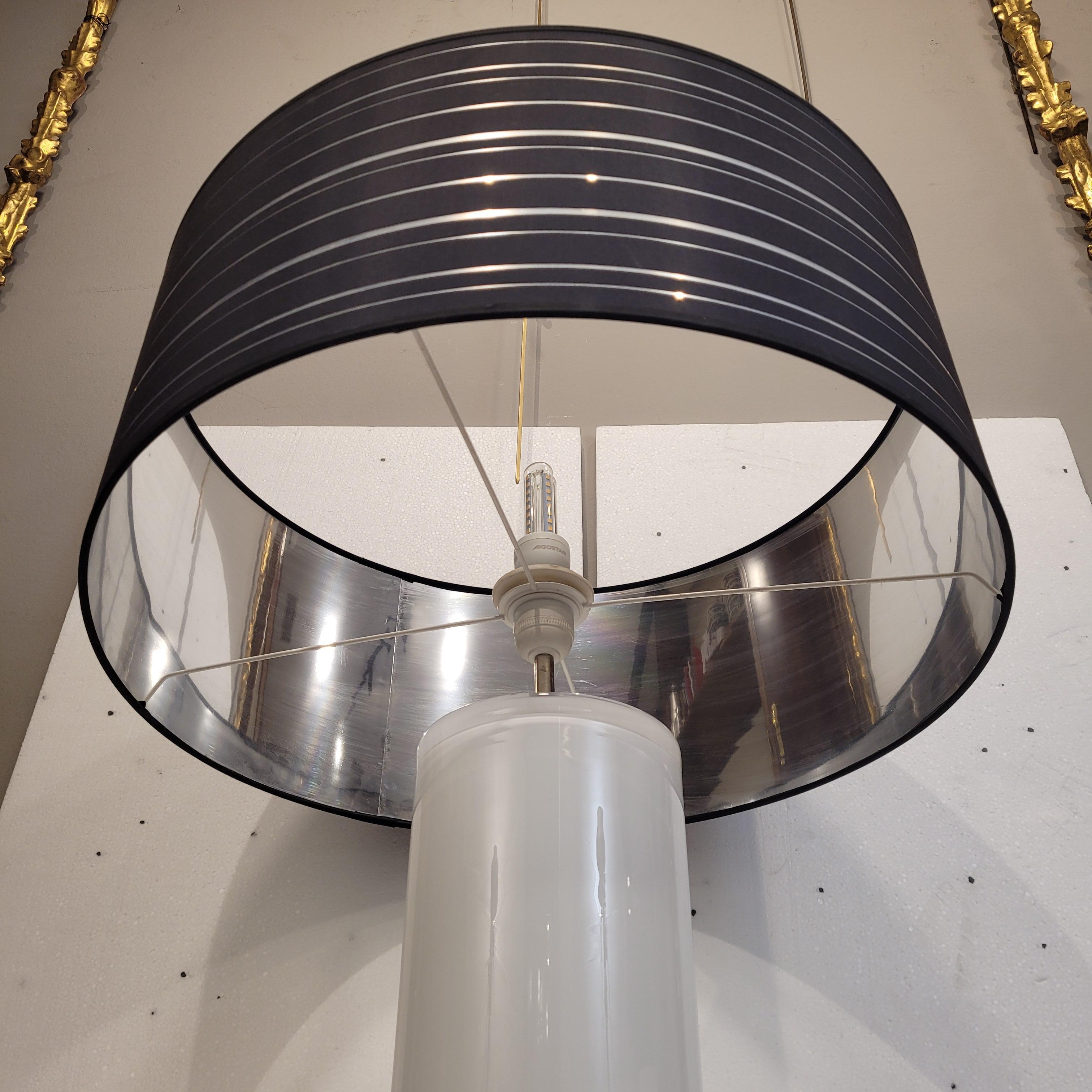 Roche Bobois France  Lampe de table en verre opalin 3