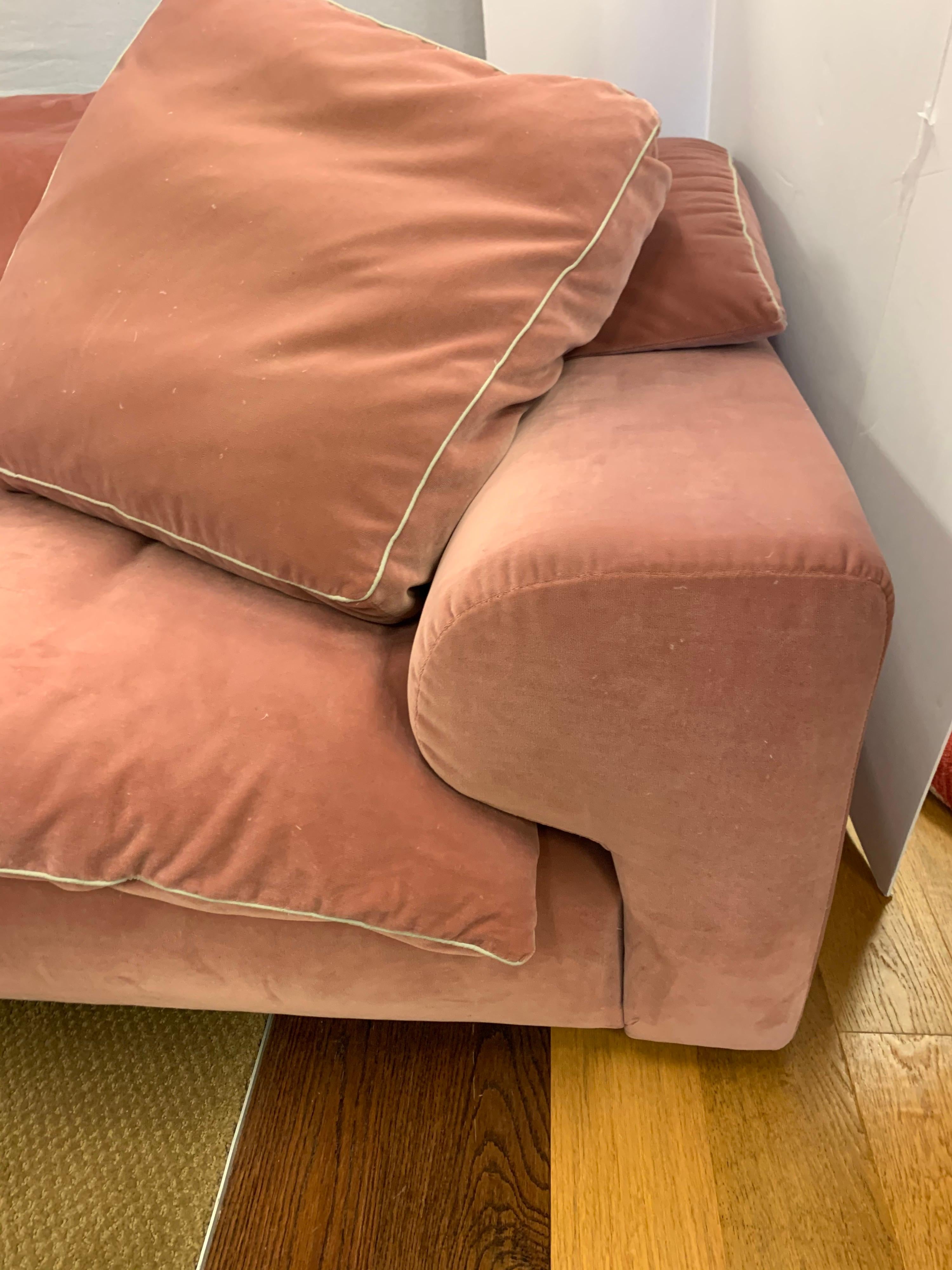 Roche Bobois Furniture Pink Velvet Loveseat Modern In Good Condition In West Hartford, CT