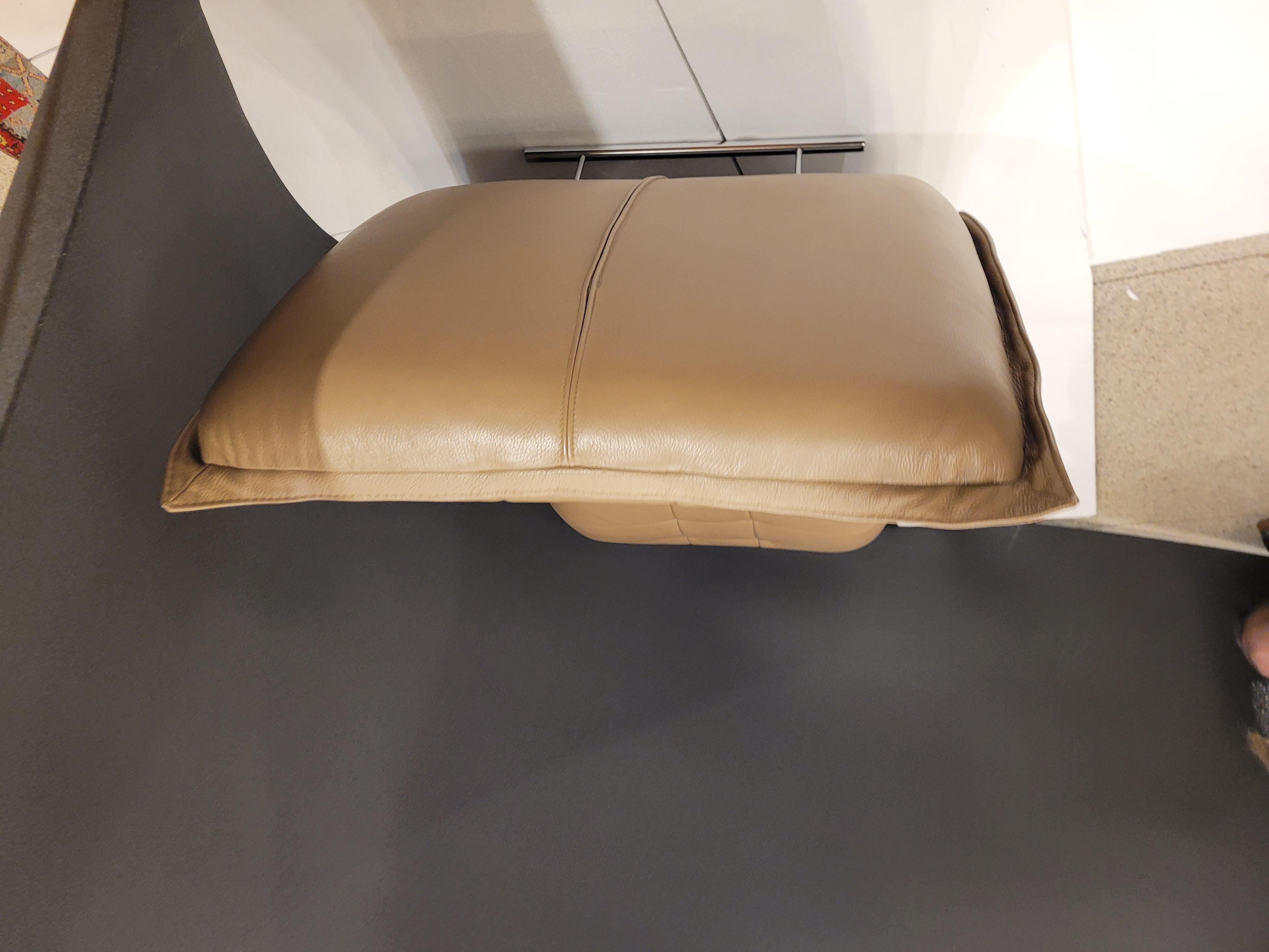 Chaiselongue, lit de jour, canapé en cuir gris Roche Bobois 1