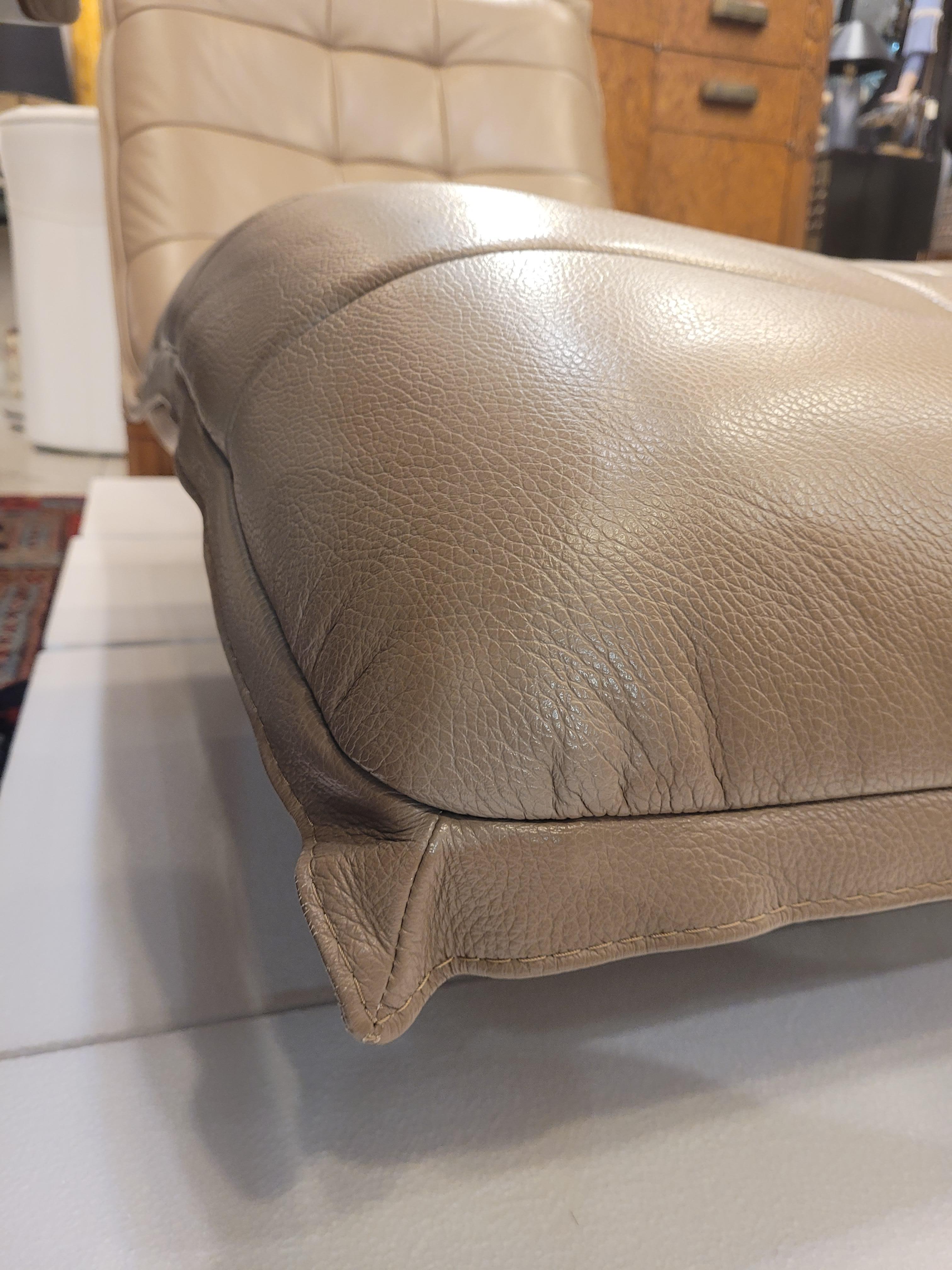 Chaiselongue, lit de jour, canapé en cuir gris Roche Bobois Neuf à Valladolid, ES