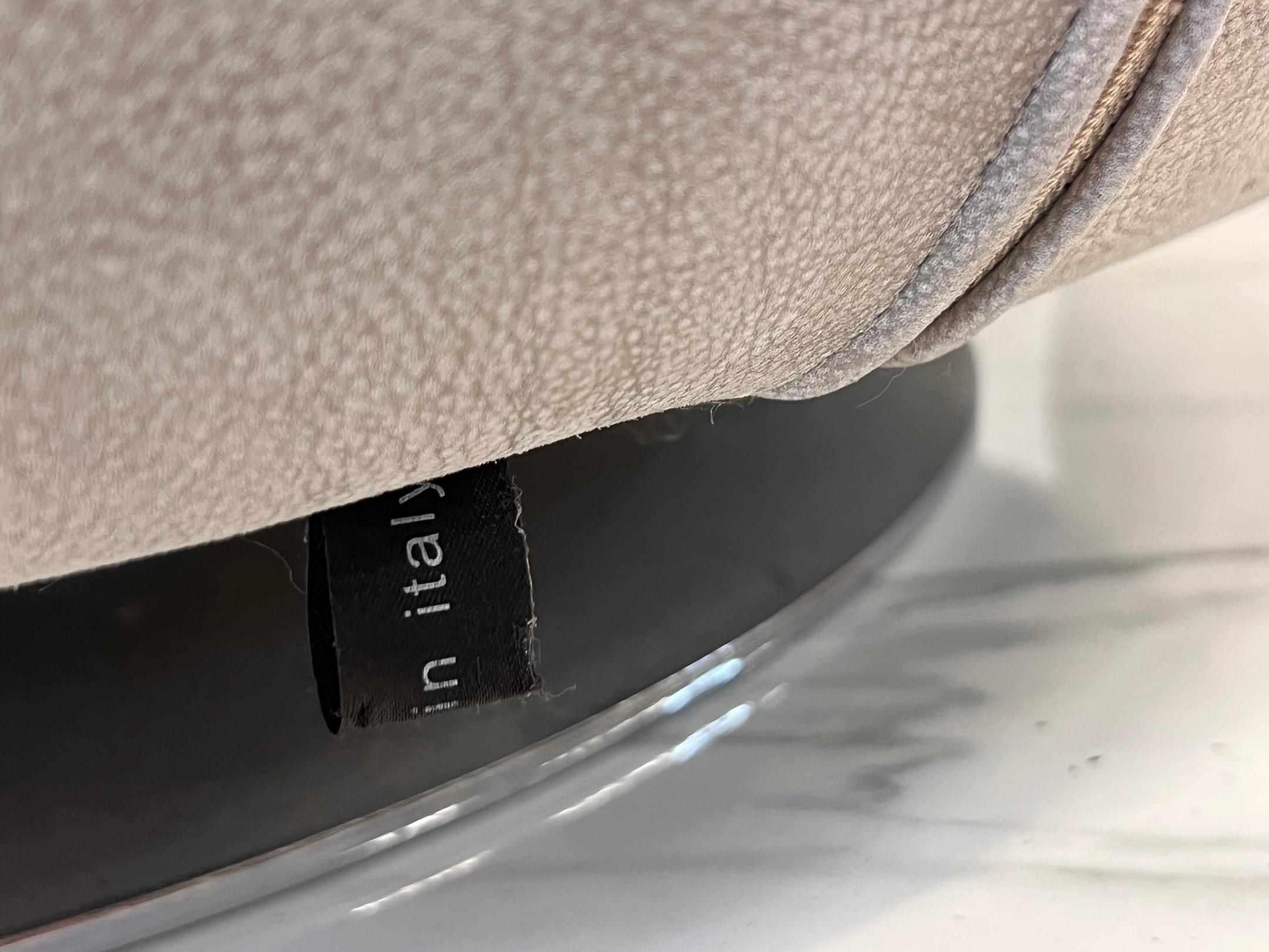 Paire de fauteuils pivotants Curl en cuir de Roche Bobois en vente 4