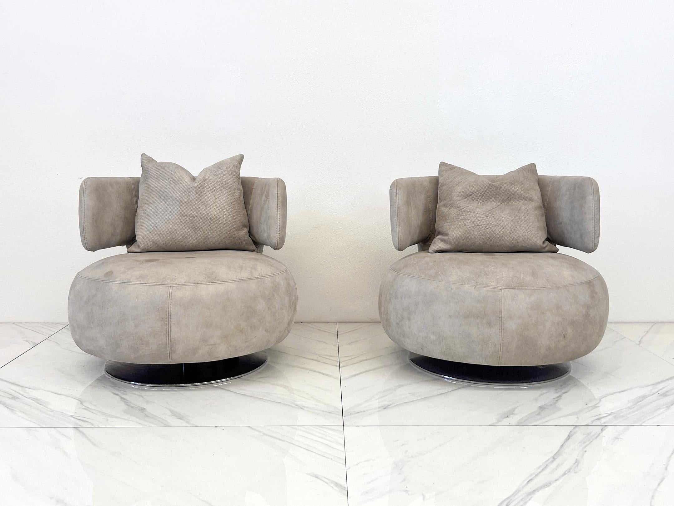 italien Paire de fauteuils pivotants Curl en cuir de Roche Bobois en vente