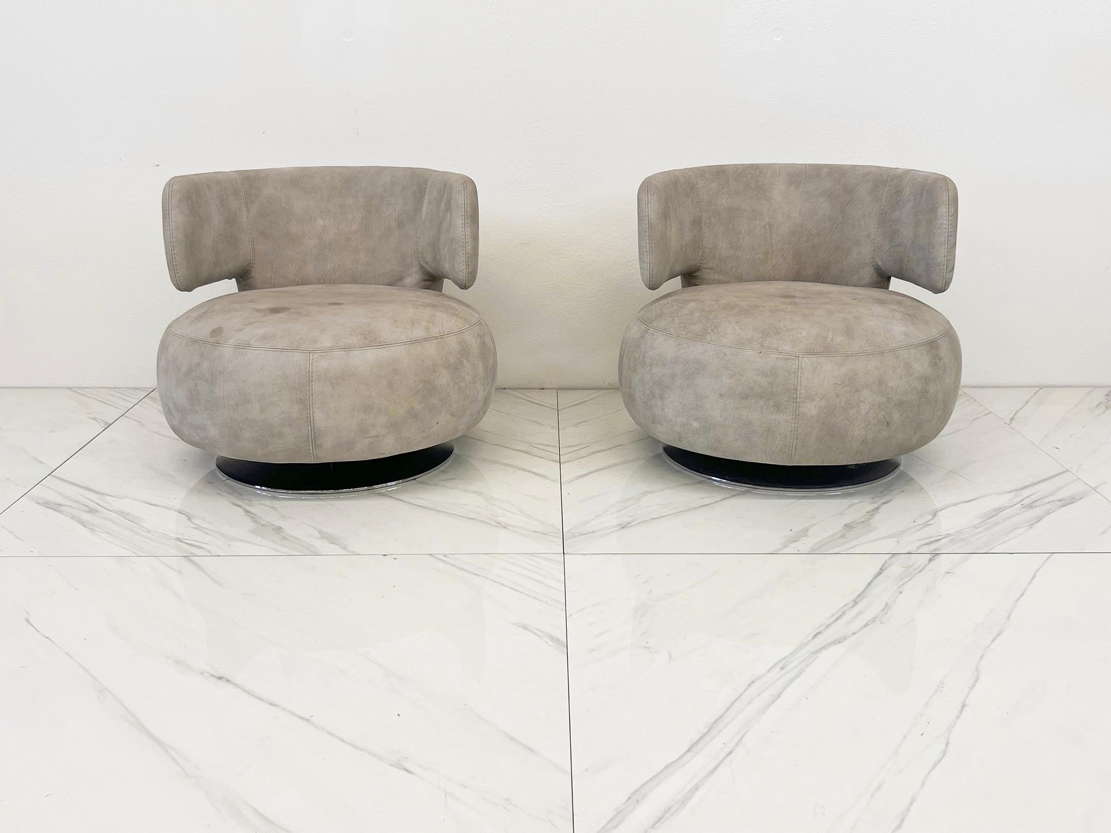 XXIe siècle et contemporain Paire de fauteuils pivotants Curl en cuir de Roche Bobois en vente
