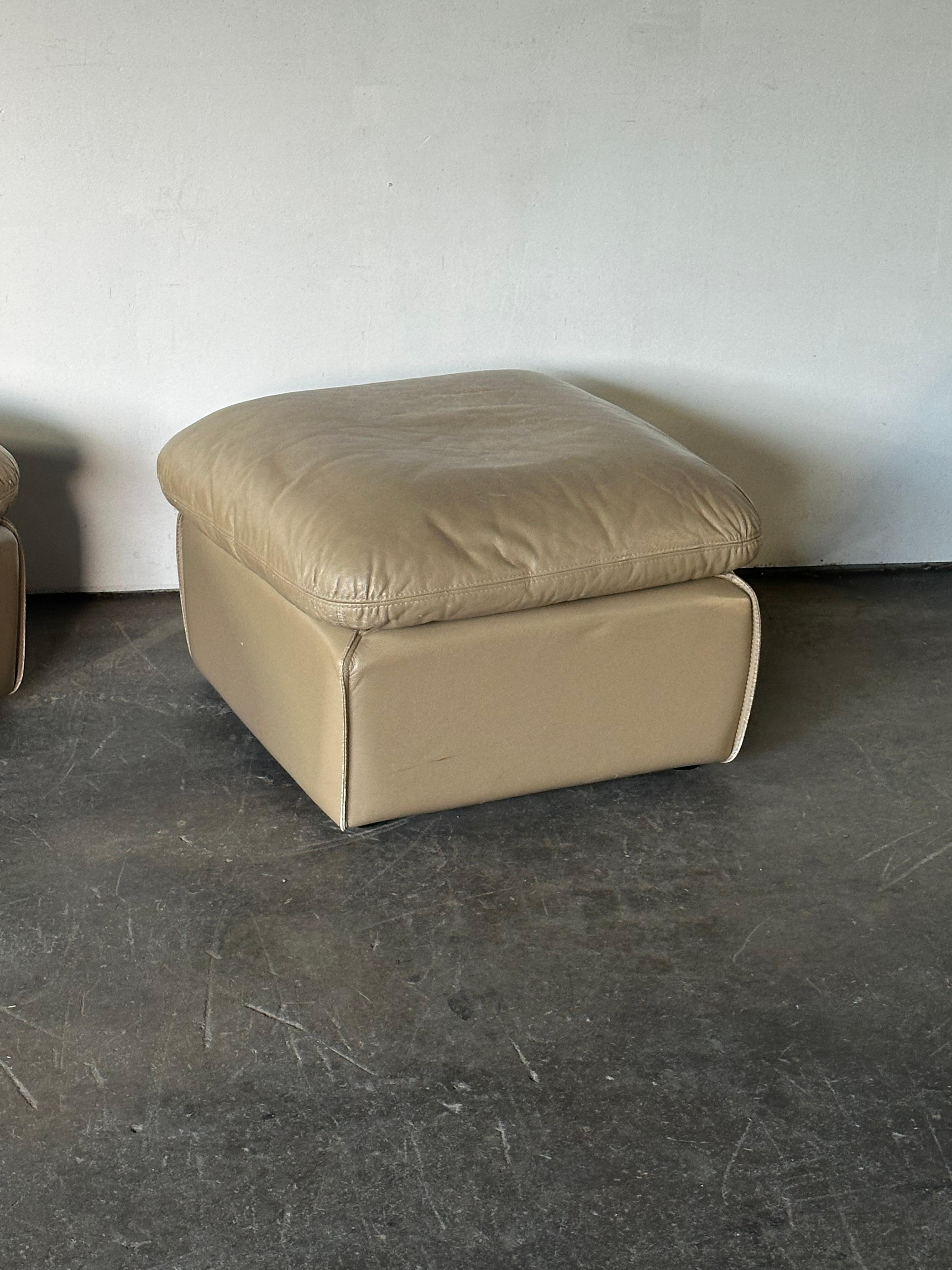 Cuir Ottomans ou poufs en cuir Roche Bobois en vente