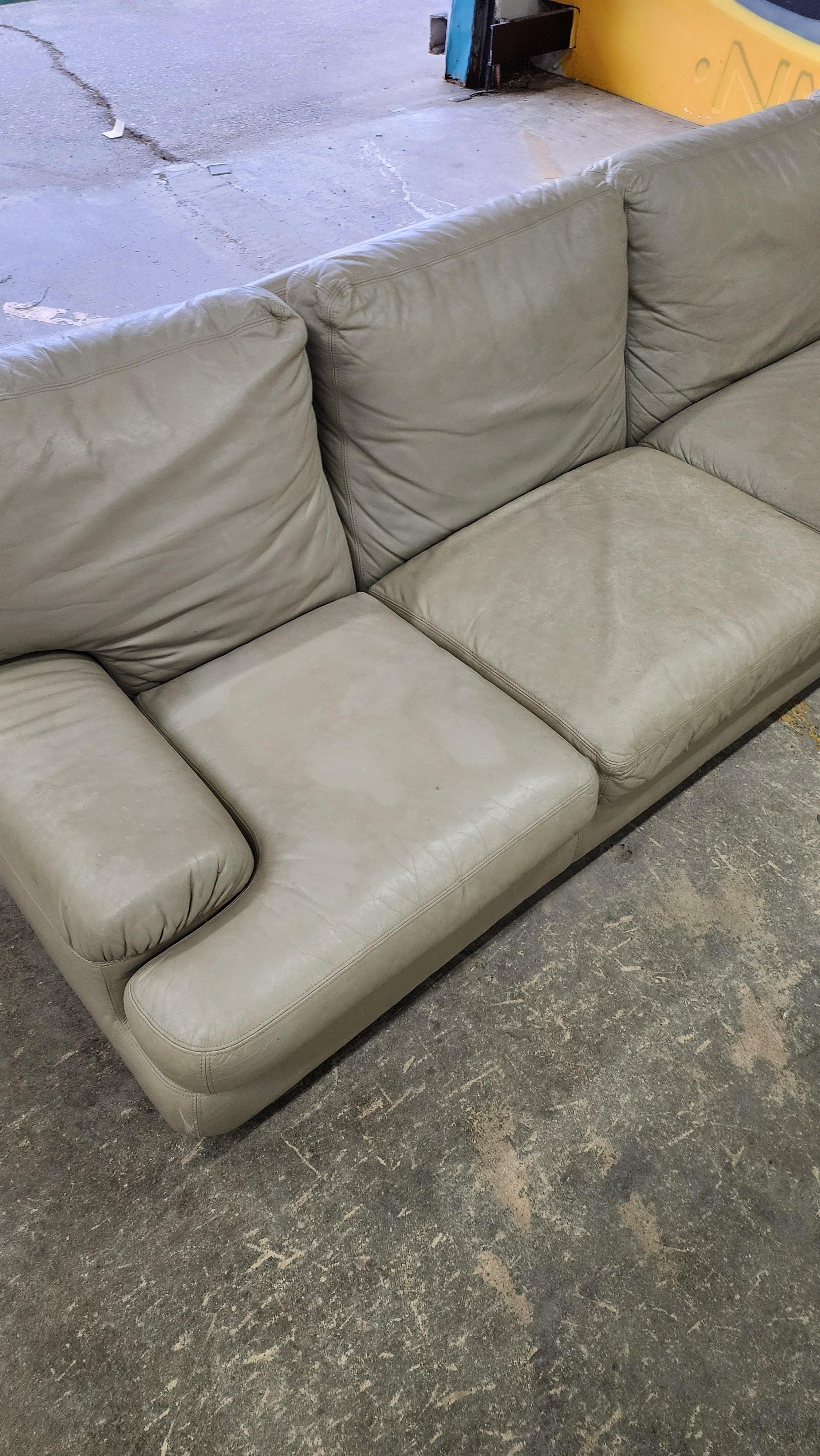 Roche Bobois leather sectional In Good Condition For Sale In Philadelphia, PA