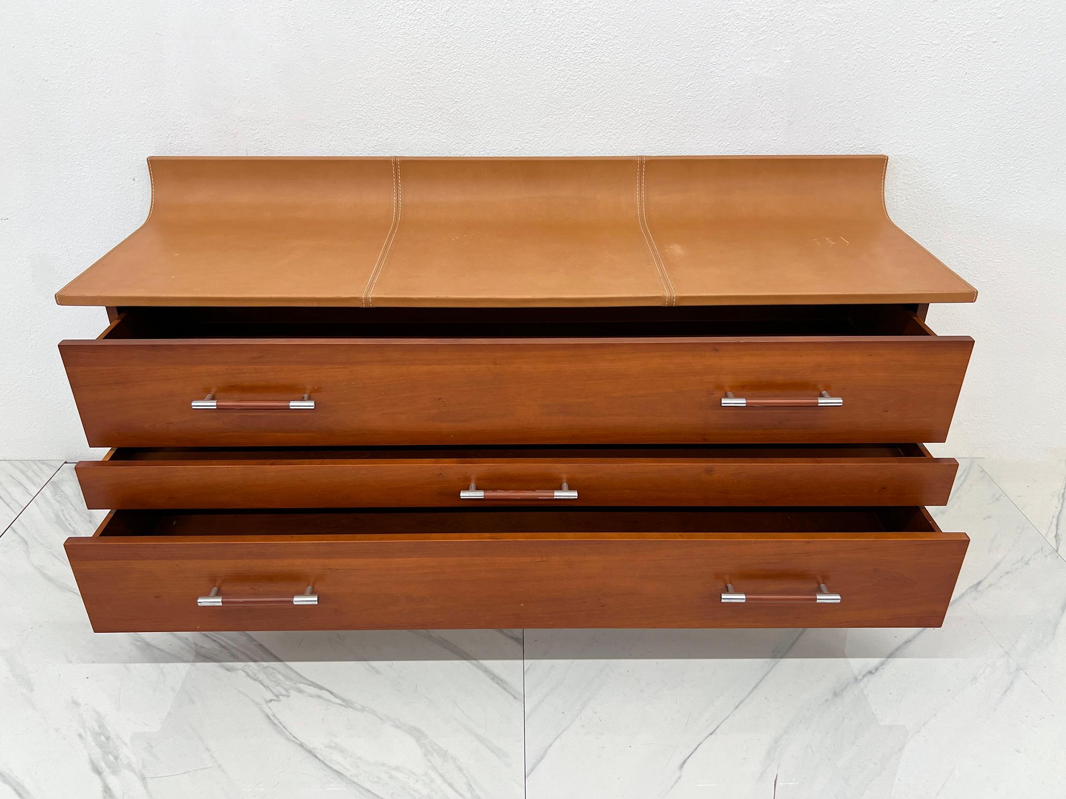 Moderno Comò con piano in pelle Roche Bobois, Luigi Gorgoni in vendita