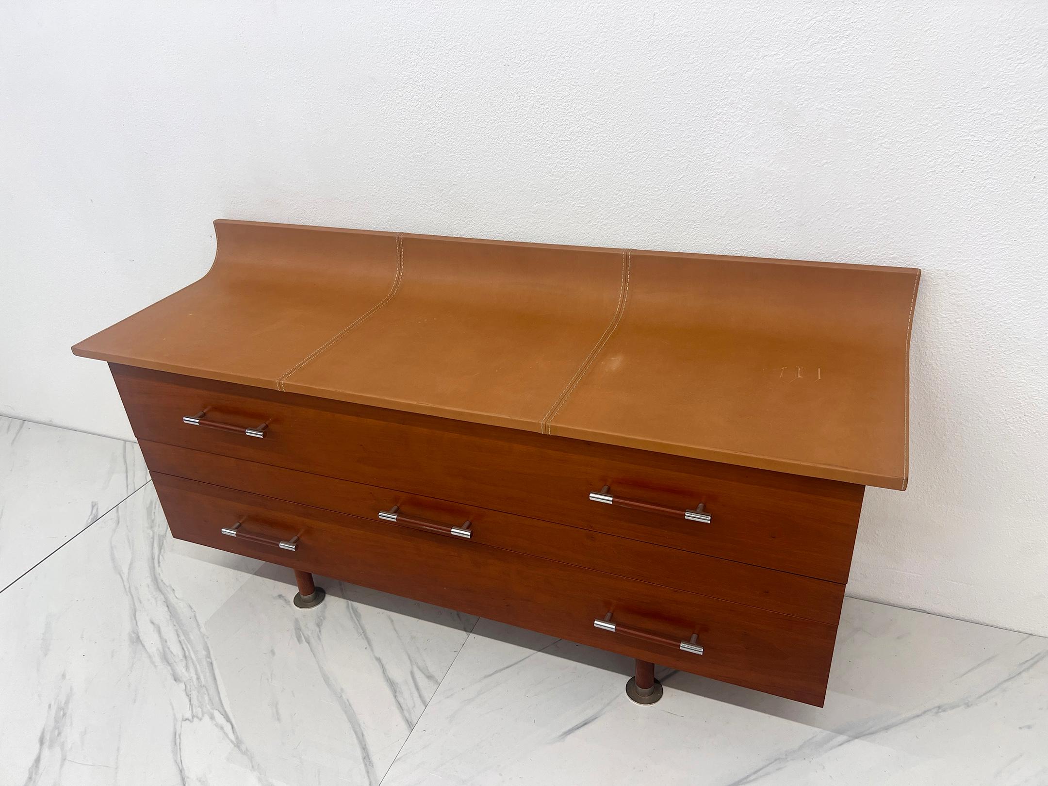 Impiallacciato Comò con piano in pelle Roche Bobois, Luigi Gorgoni in vendita