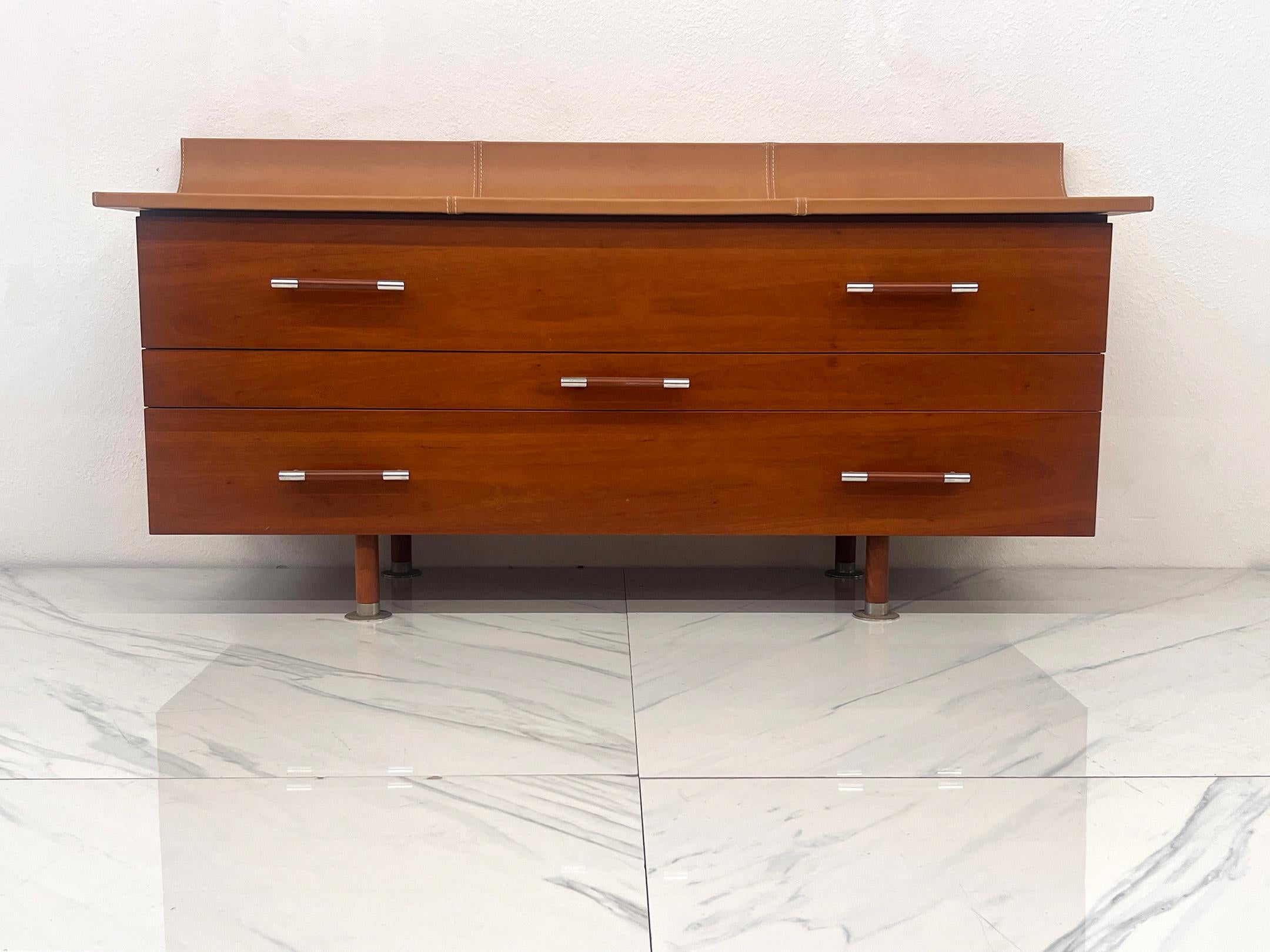 XXI secolo e contemporaneo Comò con piano in pelle Roche Bobois, Luigi Gorgoni in vendita