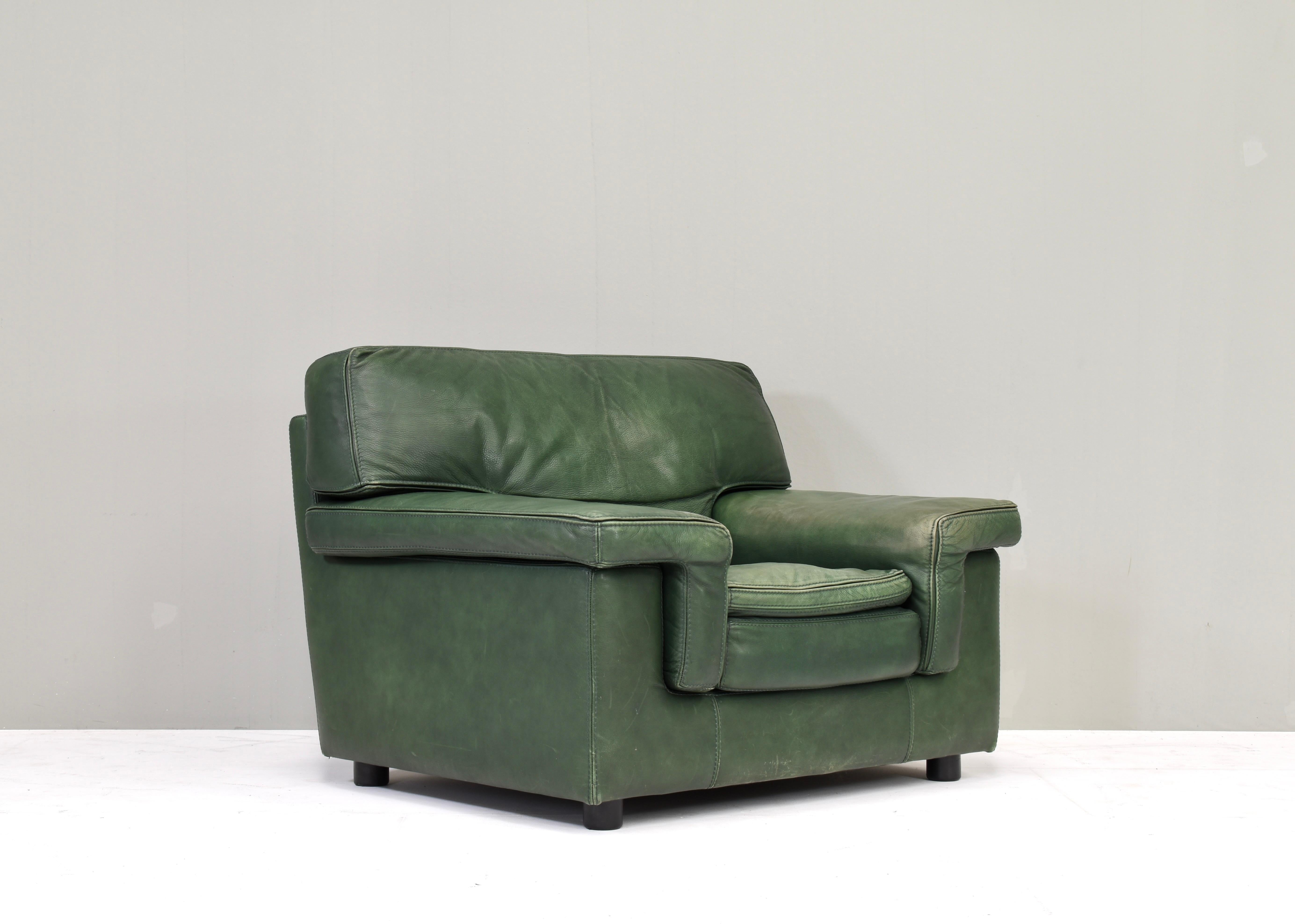 Roche Bobois Lounge Armchair in Original Green Patinated Leather – circa 1970 In Good Condition For Sale In Pijnacker, Zuid-Holland