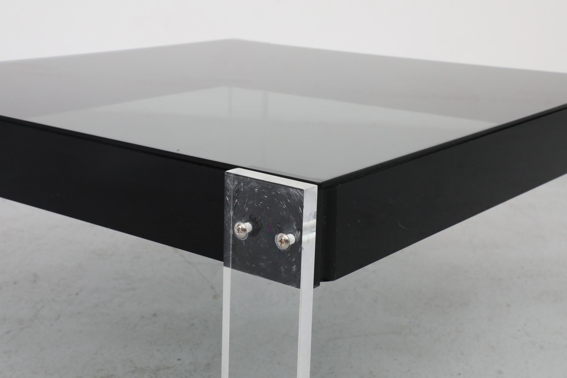 Roche Bobois Quadratischer Couchtisch aus Lucit und Rauchglas im Angebot 4