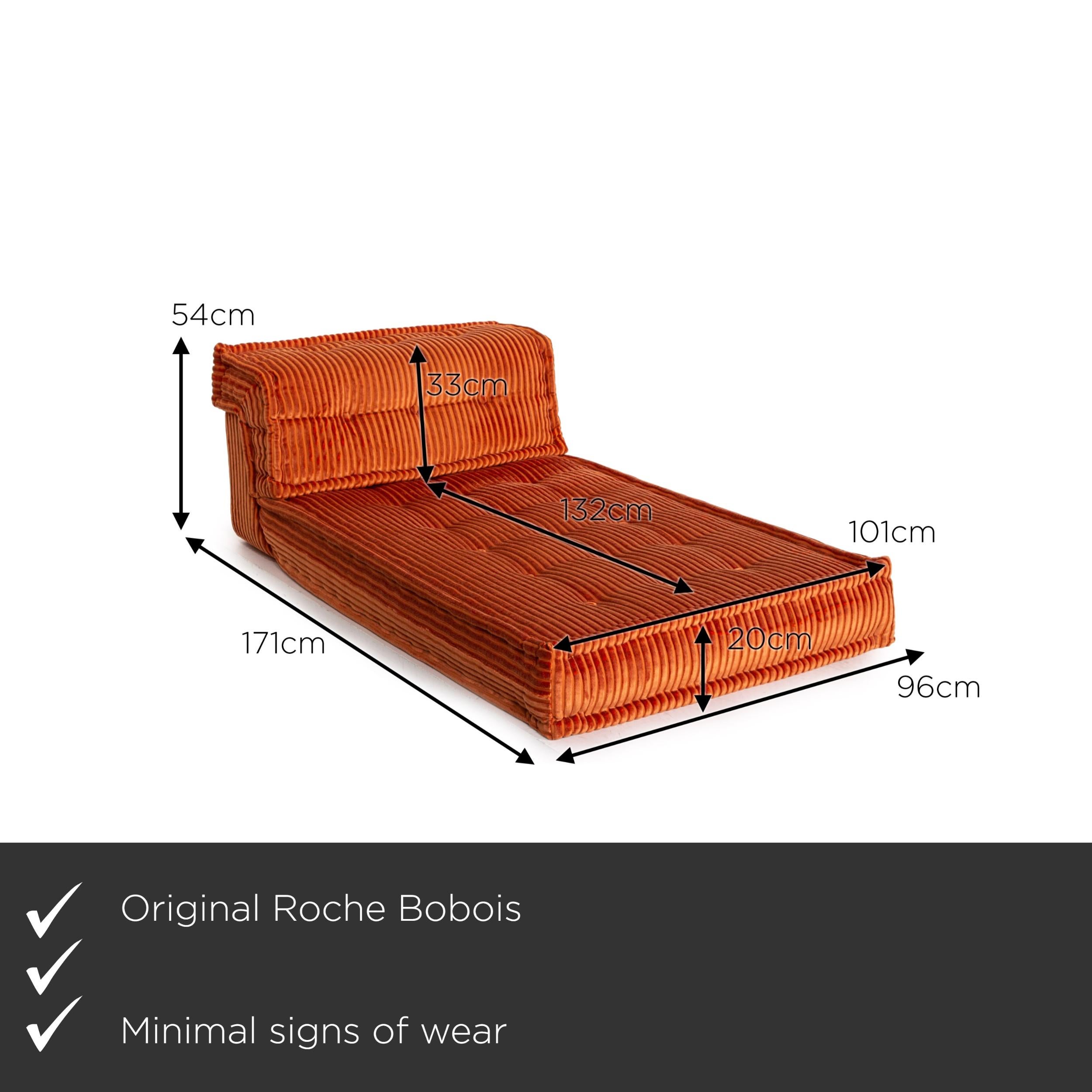 We present to you a Roche Bobois Mah Jong fabric lounger orange.

Product measurements in centimeters:

Depth 171
Width 96
Height 54
Seat height 20
Seat depth 132
Seat width 101
Back height 33.



   