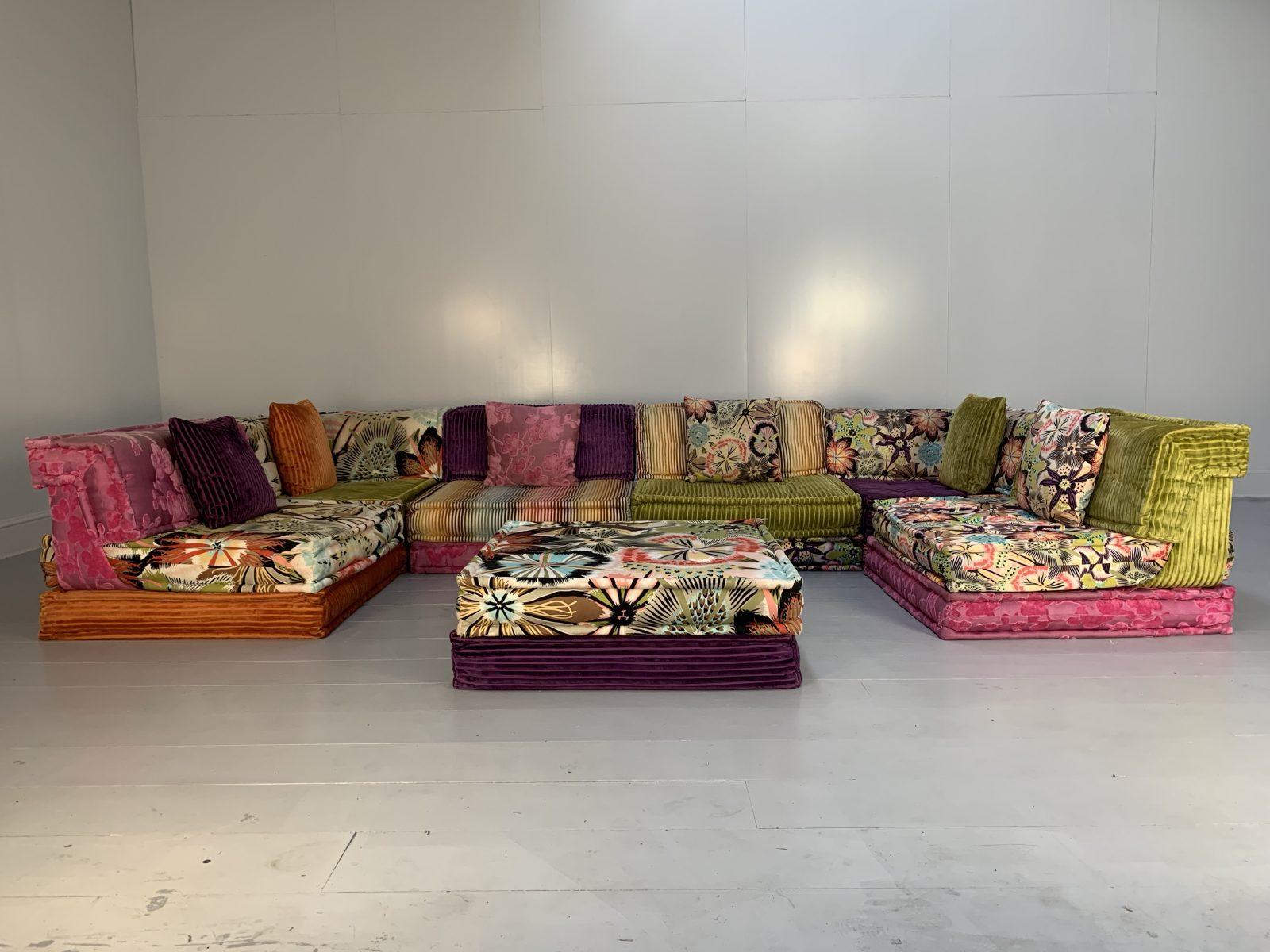 This is quite possibly one of the most-desirable and sought-after large-scale sofas available today, it being a rare opportunity to acquire a gorgeous “Mah Jong” sofa, consisting of a number of sofa-units capable of making any number of