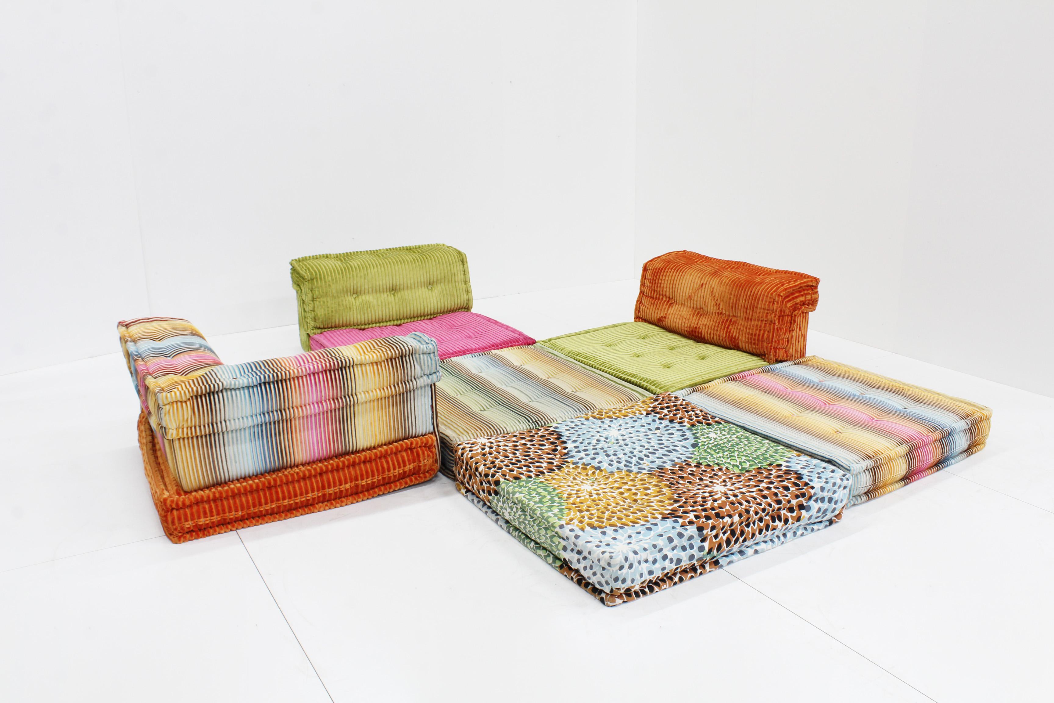 Roche Bobois Mah Jong sofa Missoni design by Hans Hopfer 
 
Roche Bobois Mah jong sofa consiting of 9 pieces in Missoni fabric designed in 1971 by Hans Hopfer. A modular design sofa with unlimited options which can be altered to your living space.