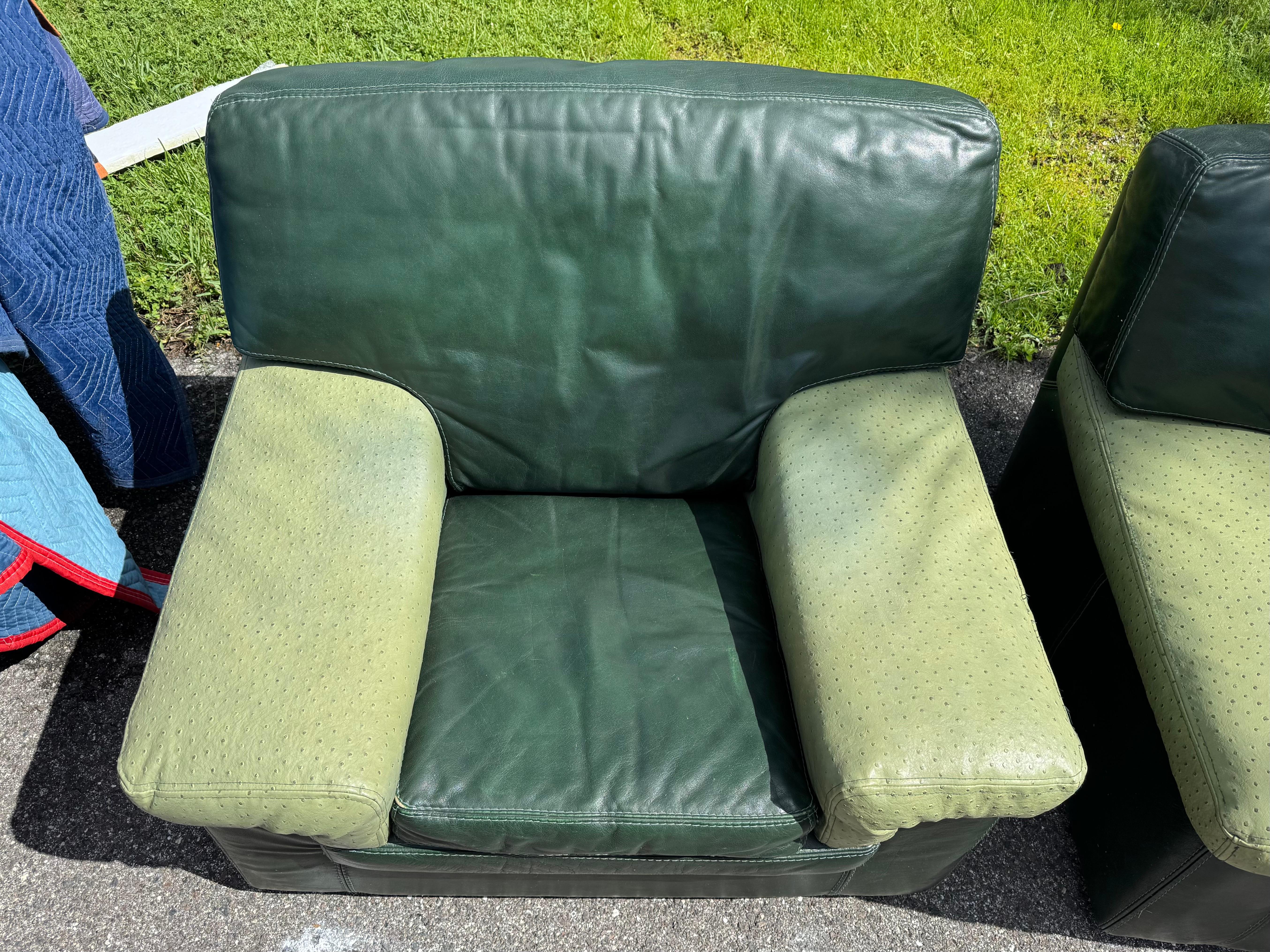 Fin du XVIIIe siècle Roche Bobois Canapé et chaises longues assortis en cuir d'autruche vert d'origine en vente