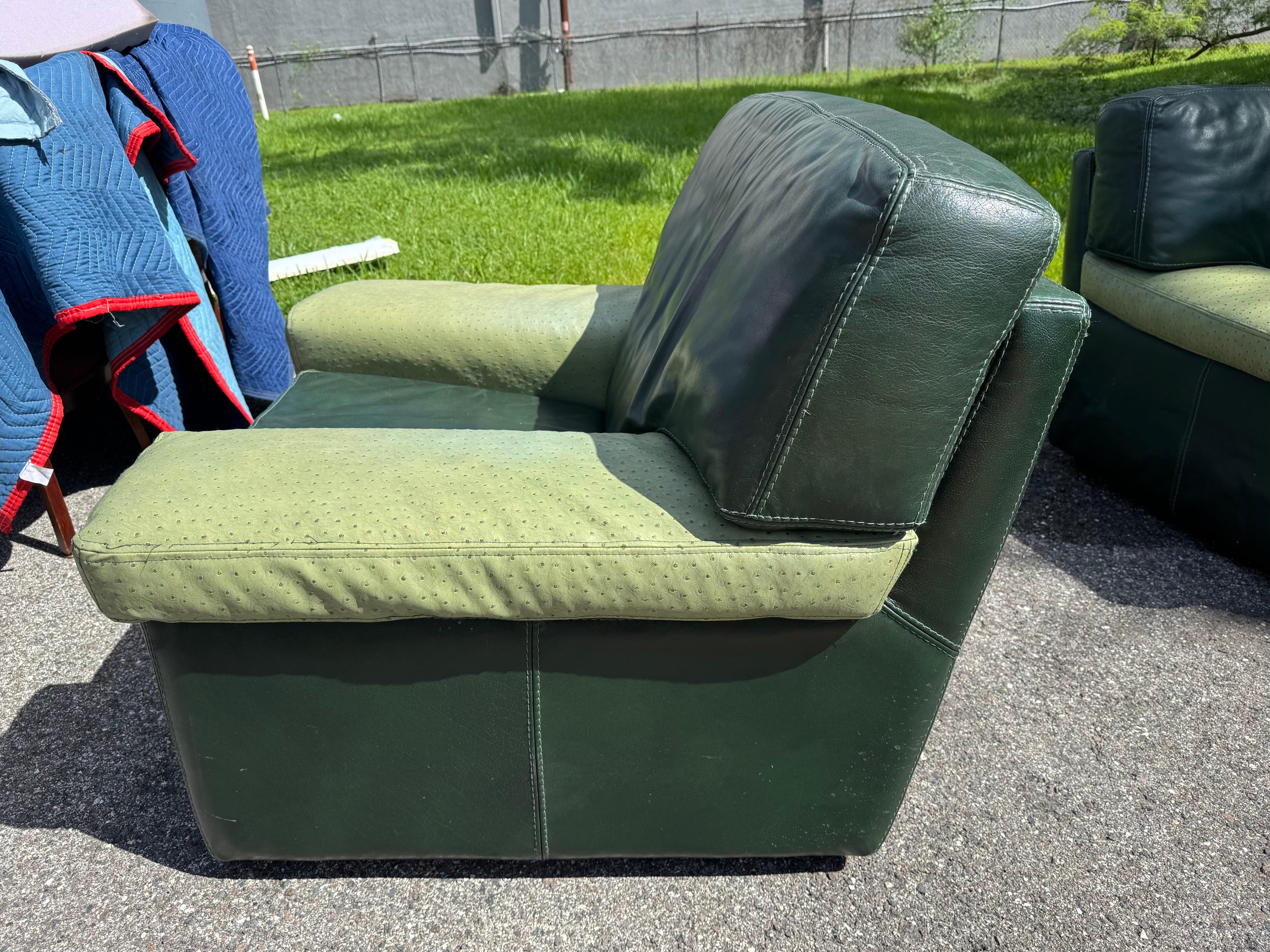Roche Bobois Canapé et chaises longues assortis en cuir d'autruche vert d'origine en vente 2