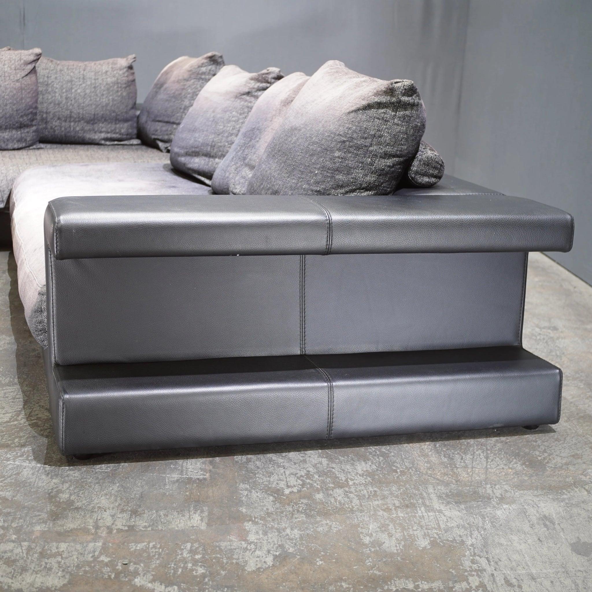 XXIe siècle et contemporain Roche Bobois Memento Canapé sectionnel avec pouf et bibliothèques latérales en cuir en vente
