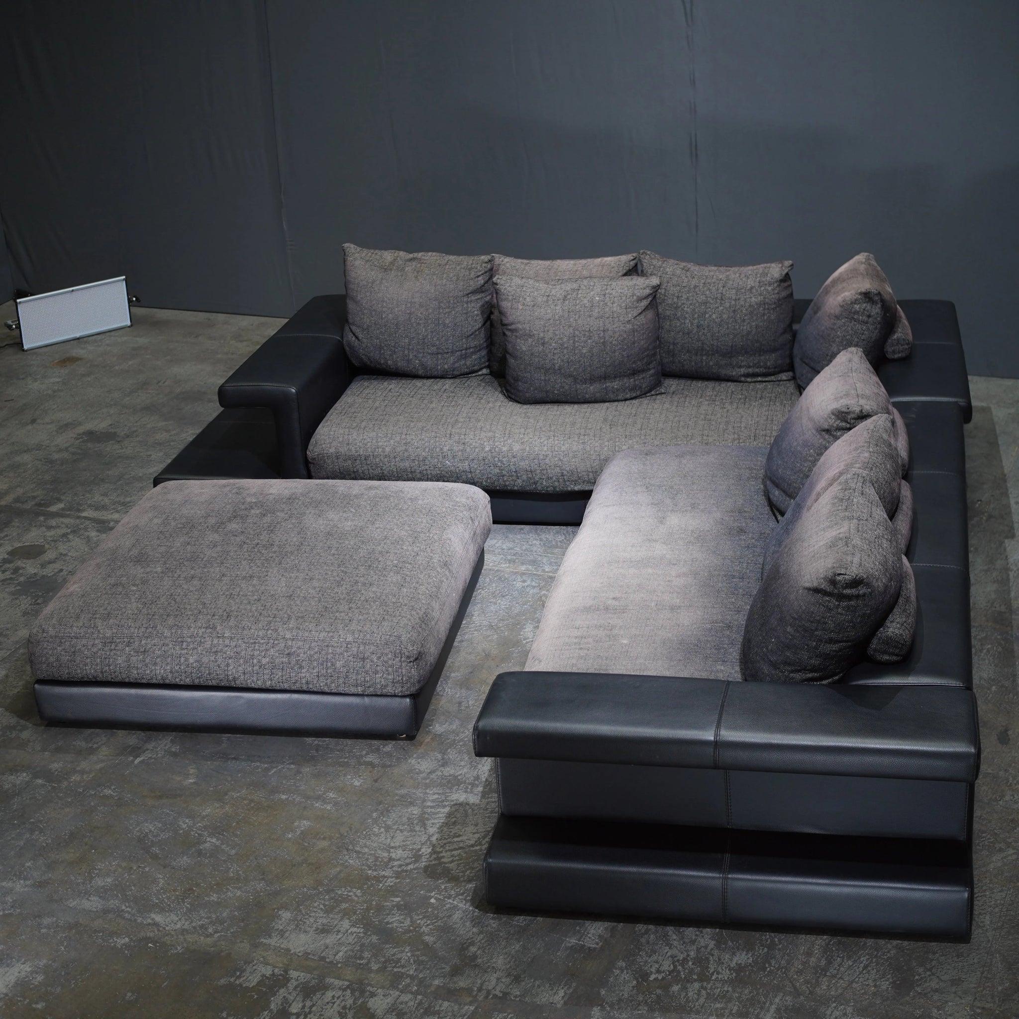 Bois Roche Bobois Memento Canapé sectionnel avec pouf et bibliothèques latérales en cuir en vente