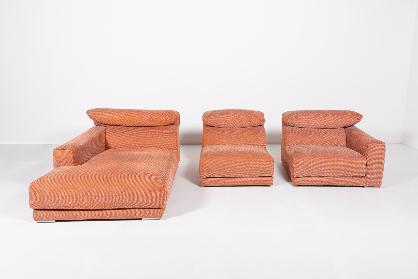 Beautiful modular seats from well known Roche Bobois. Wonderful original striped fabric upholstery, adjustable backrest/headrest. Consisting of 3 sections, possible configurations as loose seats or sofa.

Condition
Good, usage marks

Element