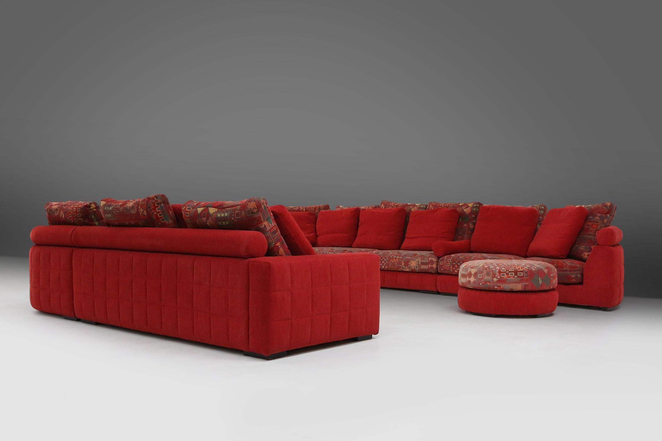 Roche Bobois modular sofa in red and patterned upholstery 1980 For Sale 3