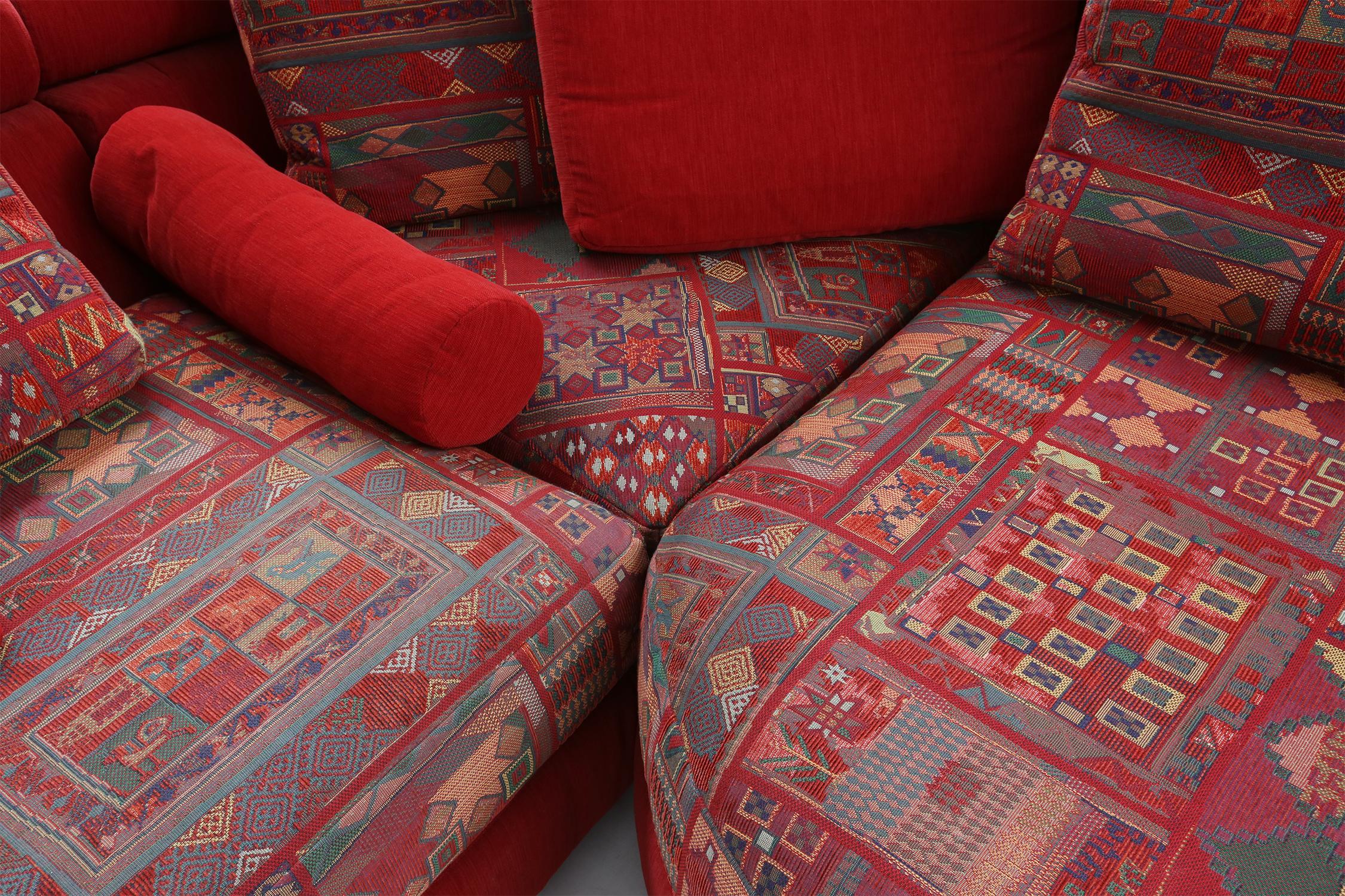Roche Bobois modular sofa in red and patterned upholstery 1980 For Sale 5