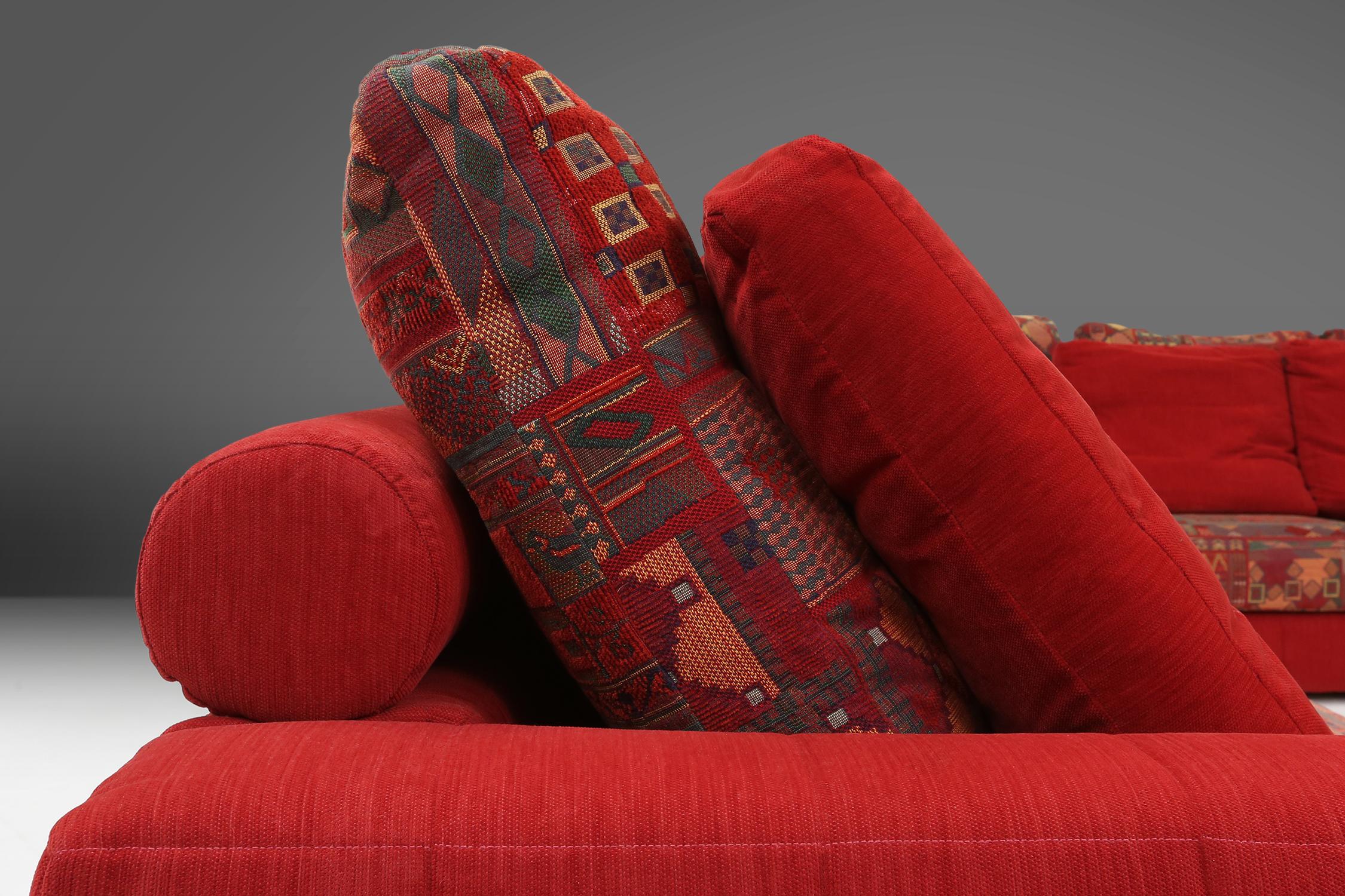 Roche Bobois modular sofa in red and patterned upholstery 1980 For Sale 11