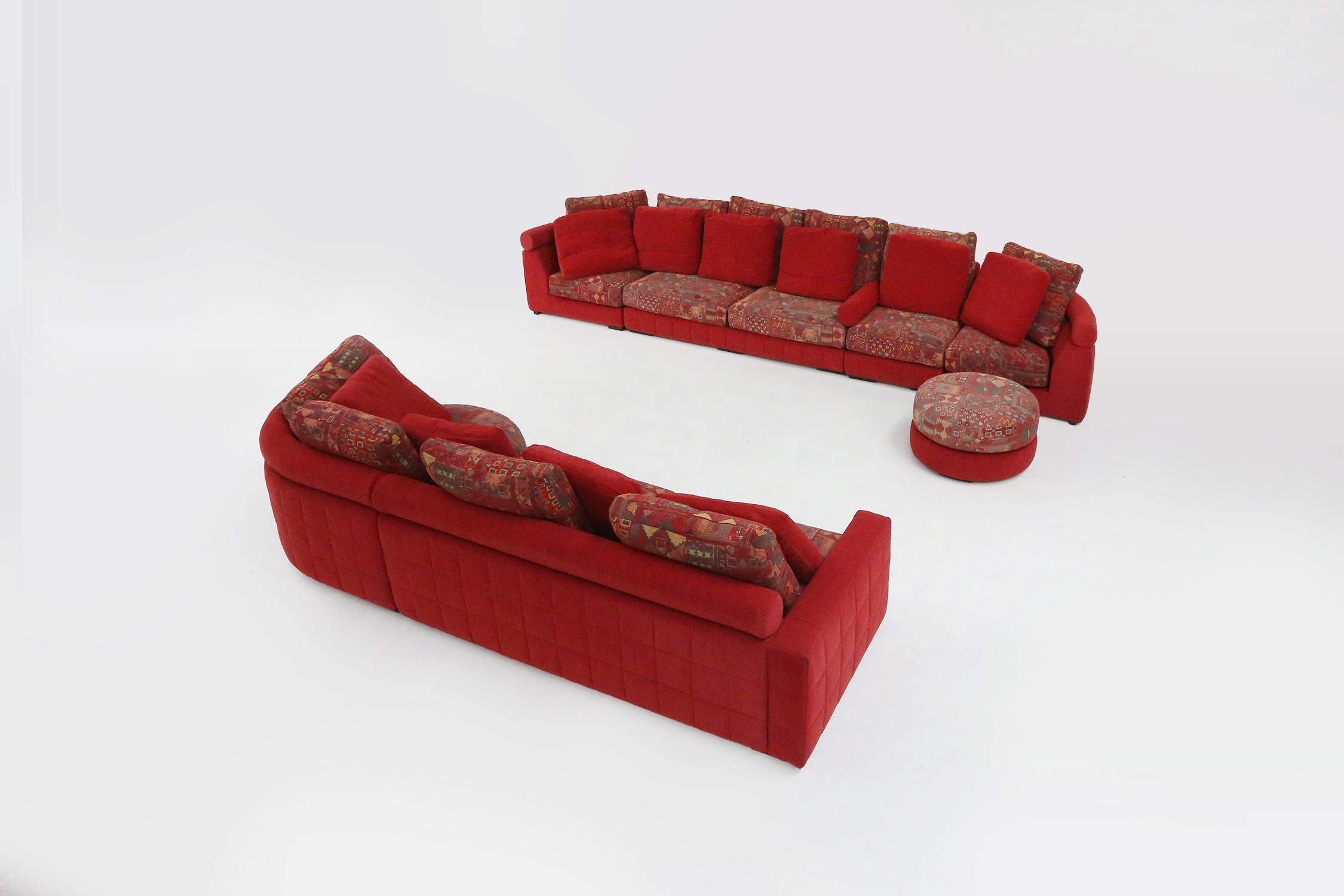Modulares Roche Bobois-Sofa in Rot mit roter und gemusterter Polsterung 1980 (Moderne der Mitte des Jahrhunderts) im Angebot