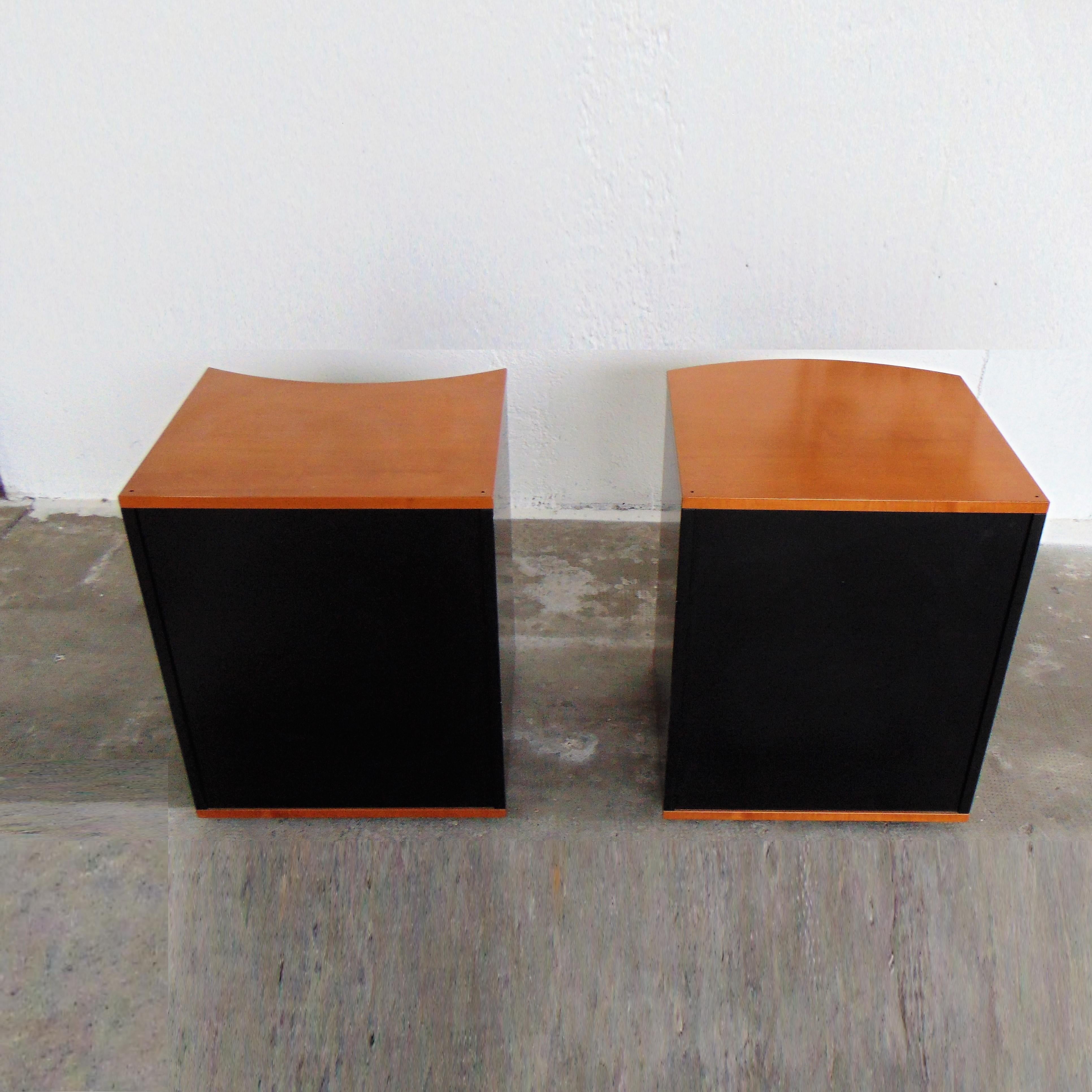 1990s Set of 2 Nightstands Walnut Stained Cherry and Black Lacquer, Roche Bobois For Sale 4