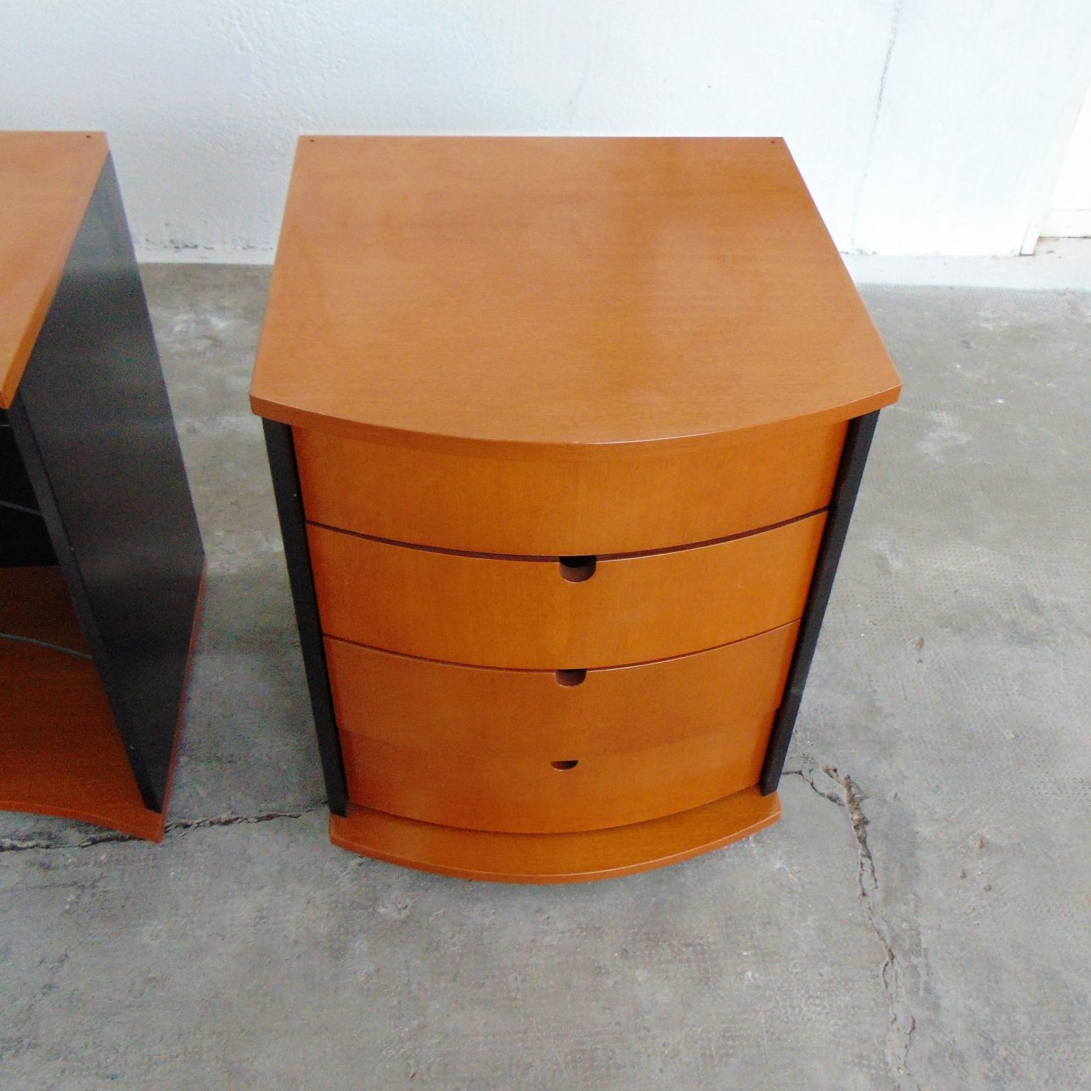 Lacquered 1990s Set of 2 Nightstands Walnut Stained Cherry and Black Lacquer, Roche Bobois For Sale