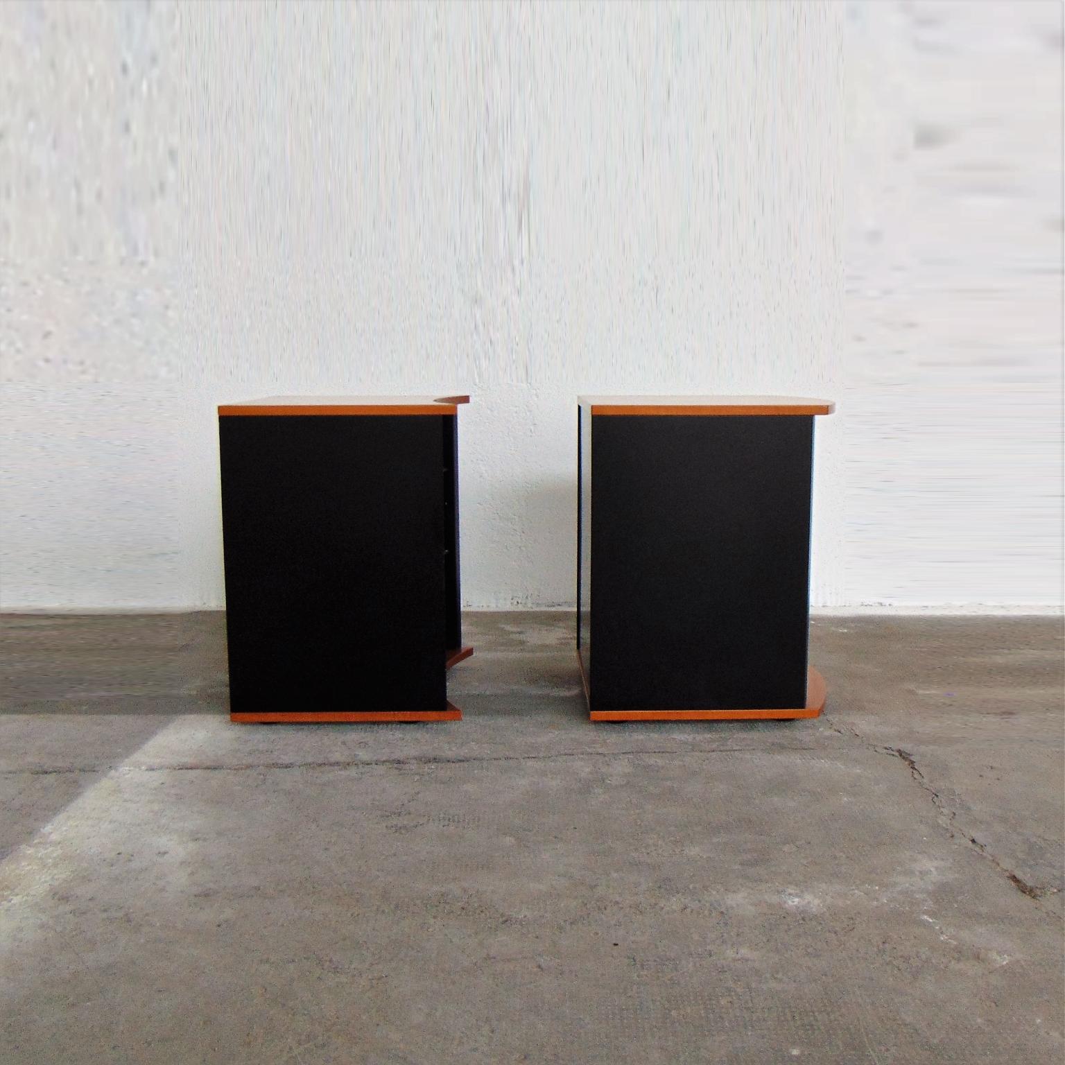 1990s Set of 2 Nightstands Walnut Stained Cherry and Black Lacquer, Roche Bobois For Sale 1