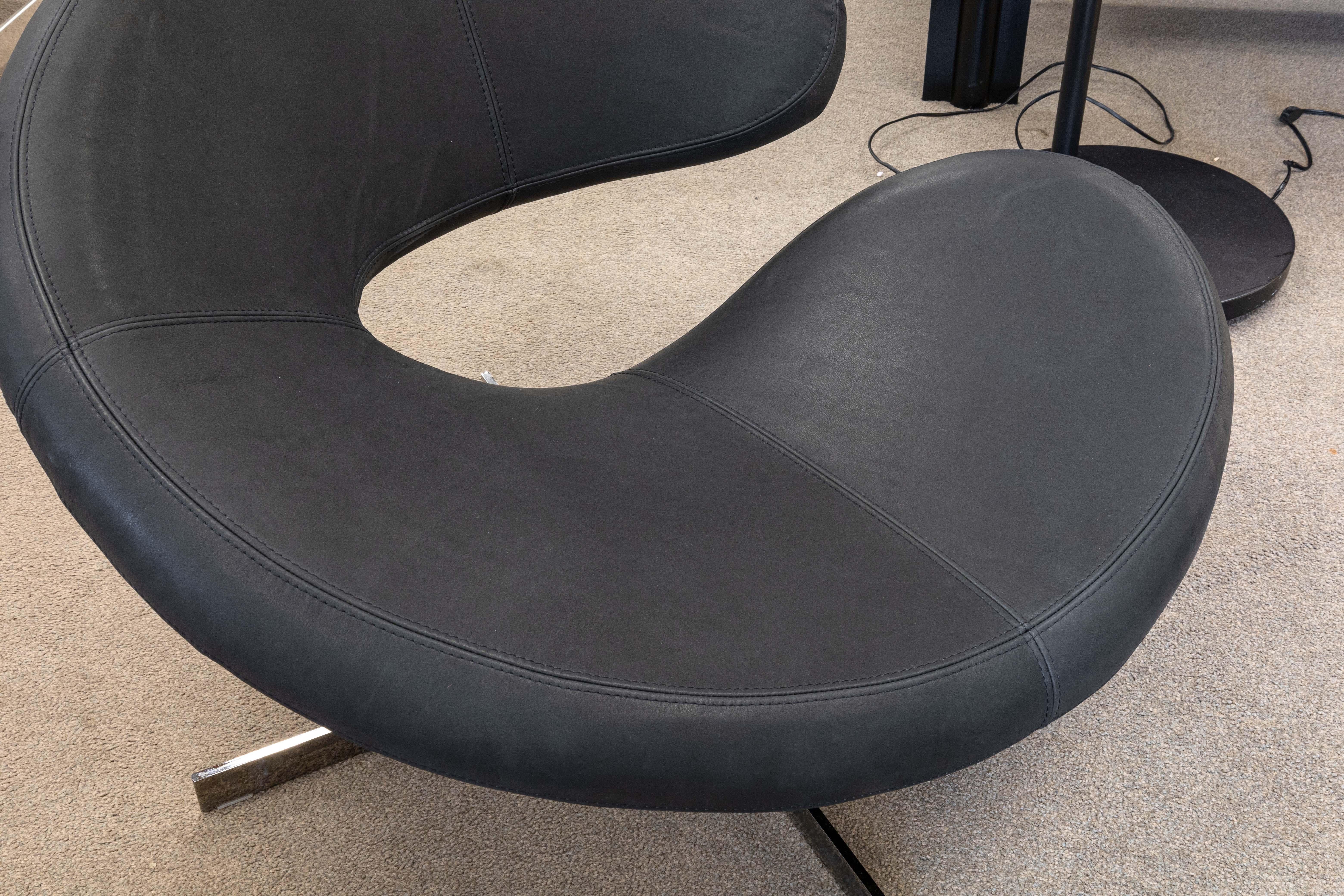 Français Chaise d'appoint Roche Bobois Nuage 2 de Tapinassi et Manzoni chromée et cuir en vente