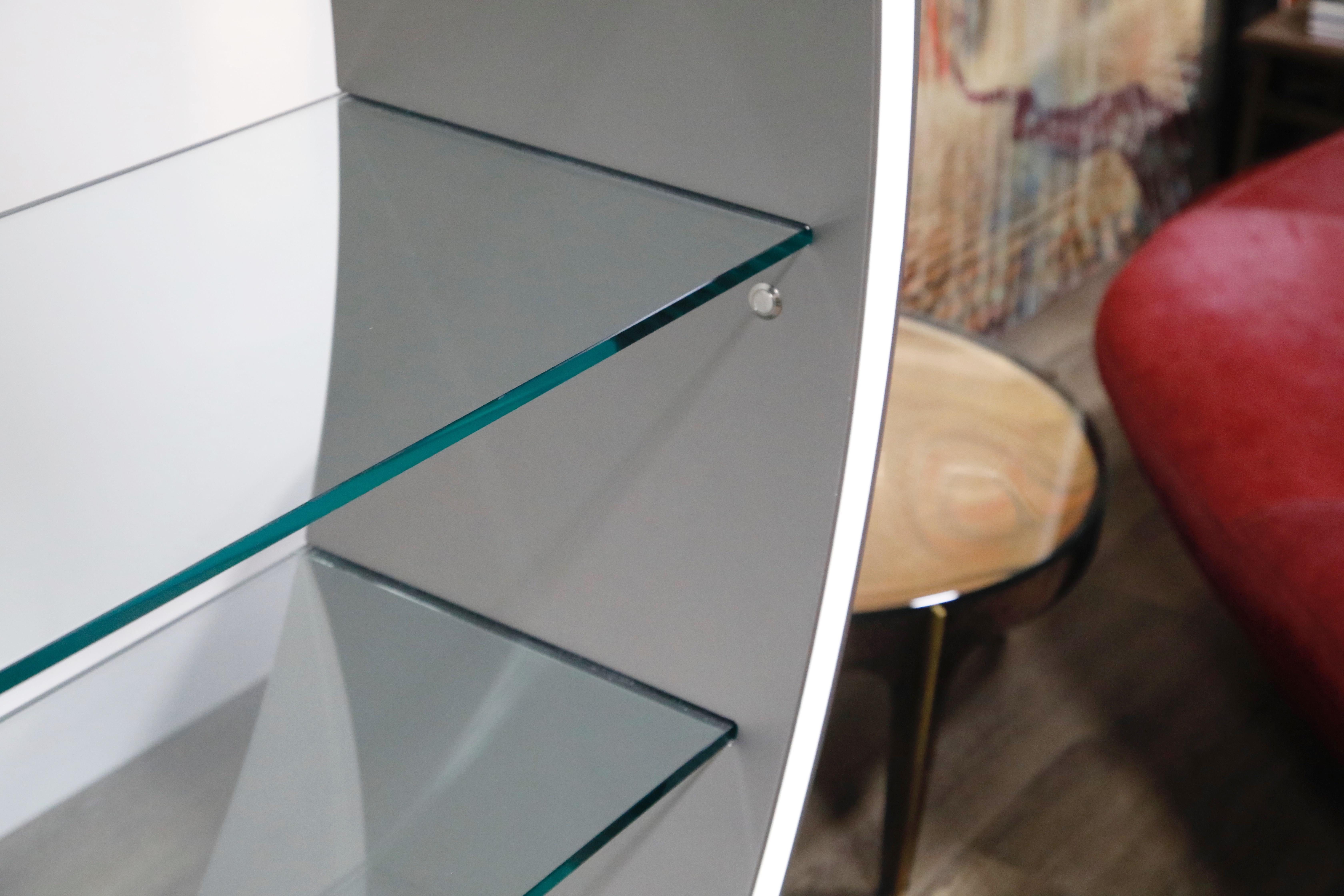 XXIe siècle et contemporain Roche Bobois 'Omega' Bibliothèque à dossier ouvert avec étagères en verre éclairées