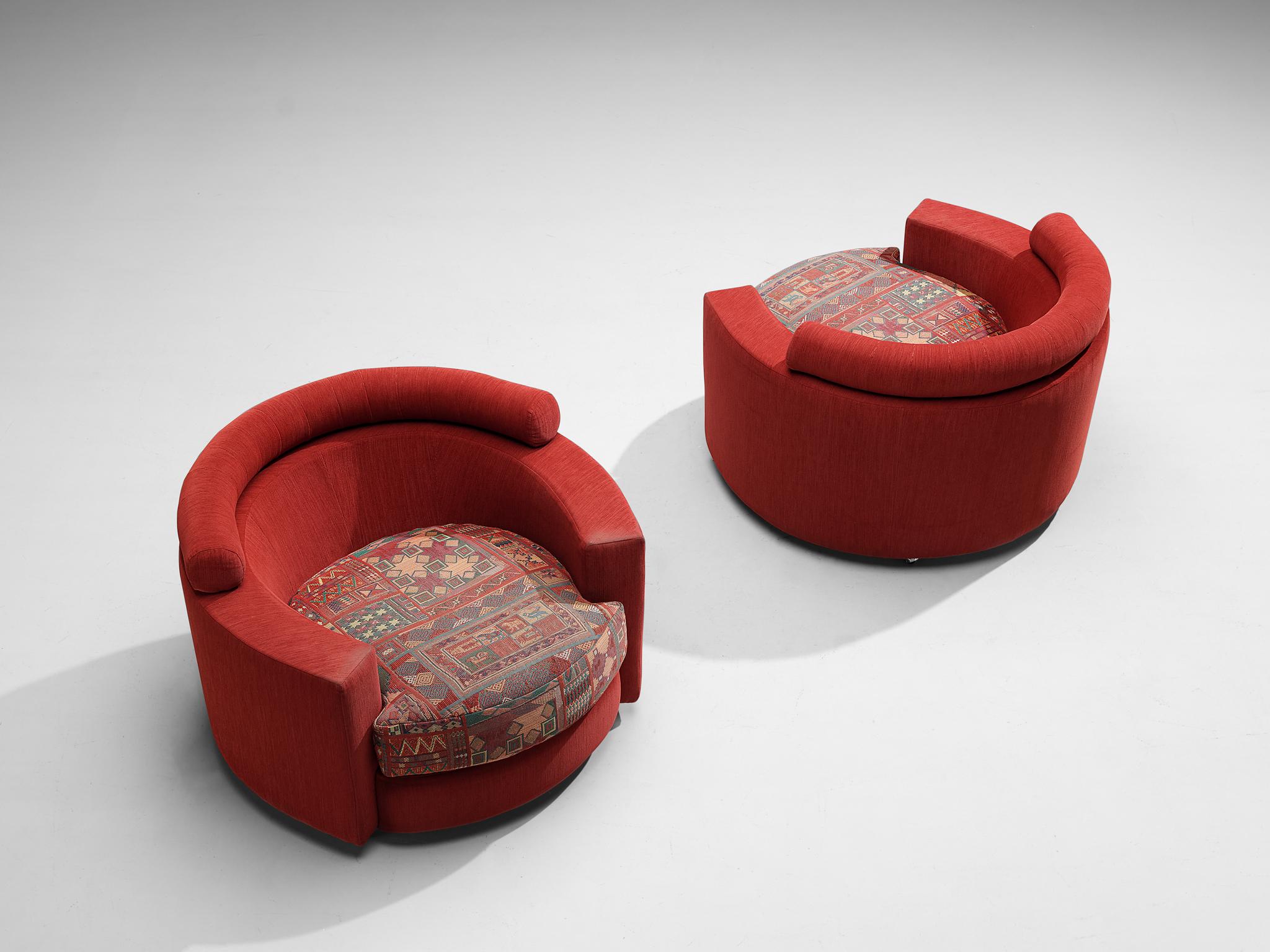 Pareja de sillones Roche Bobois en tapicería roja y estampada Posmoderno en venta