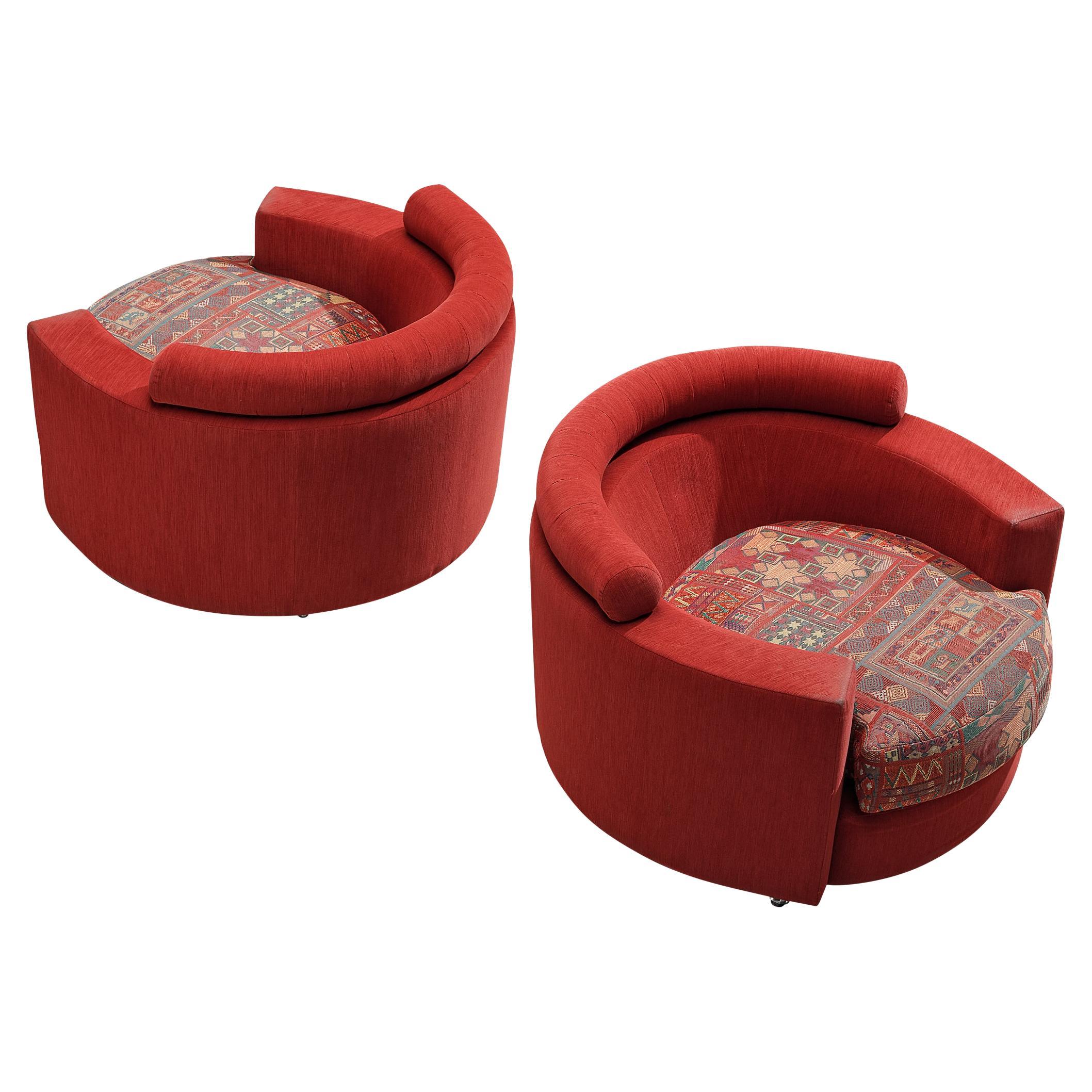 Roche Bobois paire de fauteuils de salon en tissu rouge et à motifs