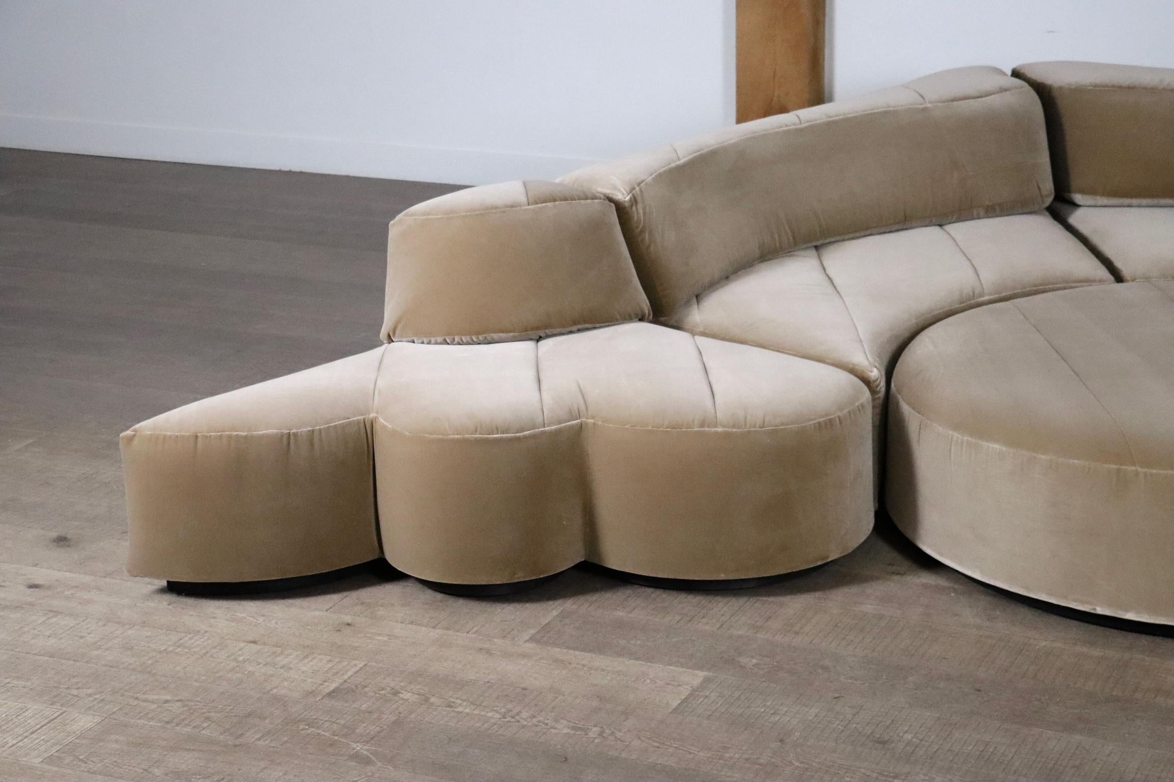 Roche Bobois “Paysage” sofa landscape in beige velvet by Hans Hopfer, 1974 In Excellent Condition For Sale In ABCOUDE, UT