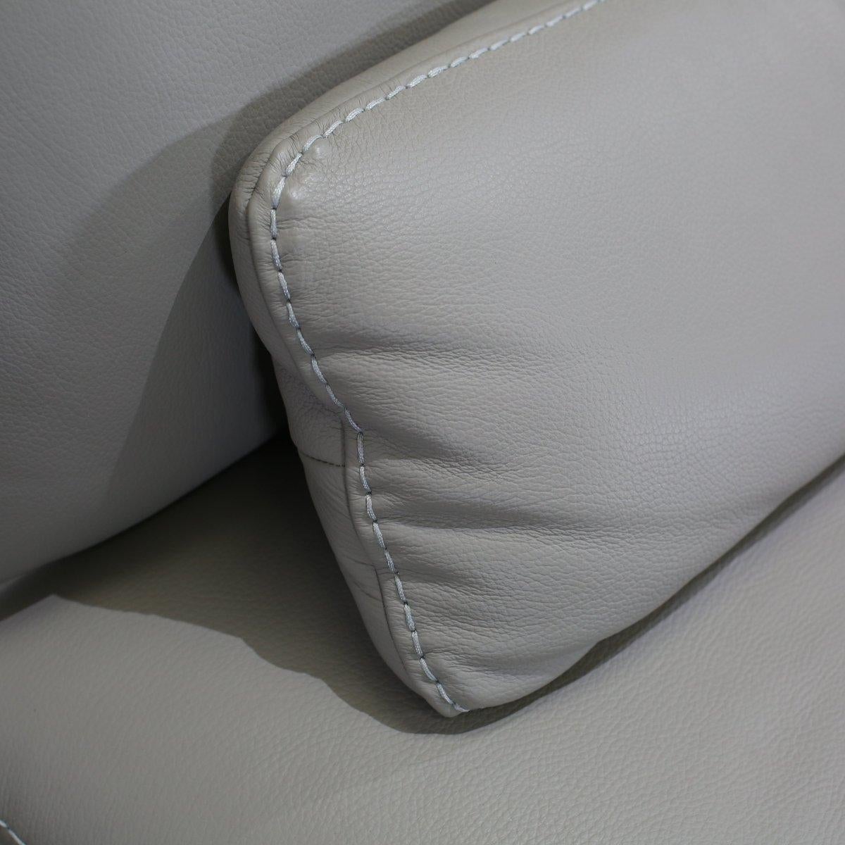 Roche Bobois Scenario Leder-Ottomanen, Satz von zwei (Minimalistisch) im Angebot